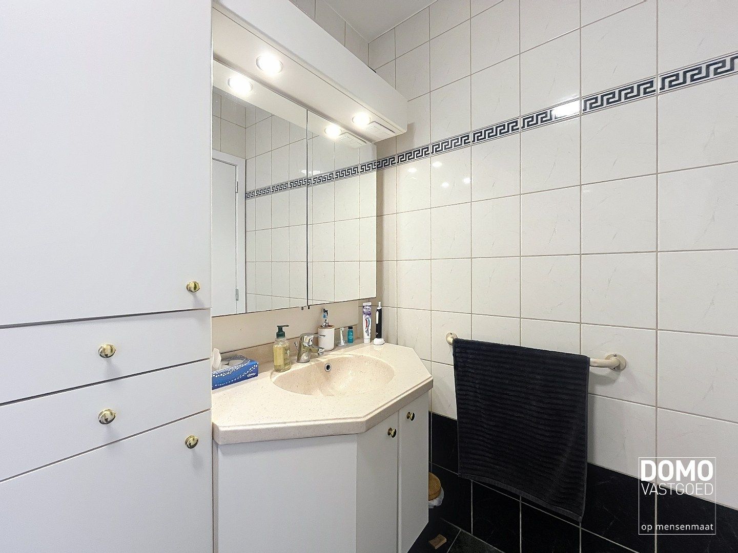 RUIM APPARTEMENT MET TERRAS, 2 SLAAPKAMERS EN PARKEERPLAATS IN HET CENTRUM VAN HASSELT  foto 10