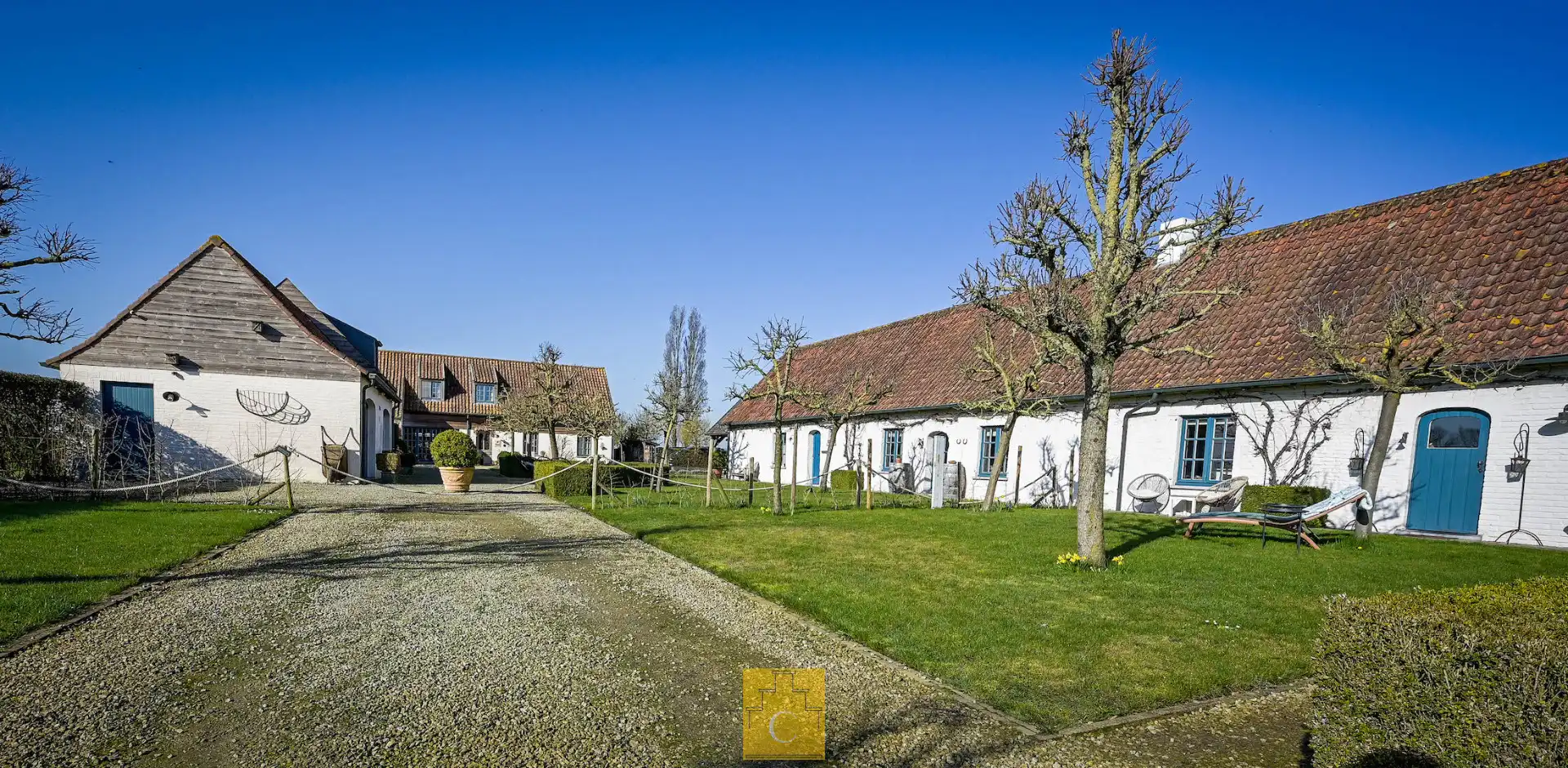 Idyllisch gelegen landgoed, voormalige hoeve, met karakterwoning, vakantieverblijf/boutique B & B met 6 vergunde kamers, parking en weide op circa 1 ha foto 37