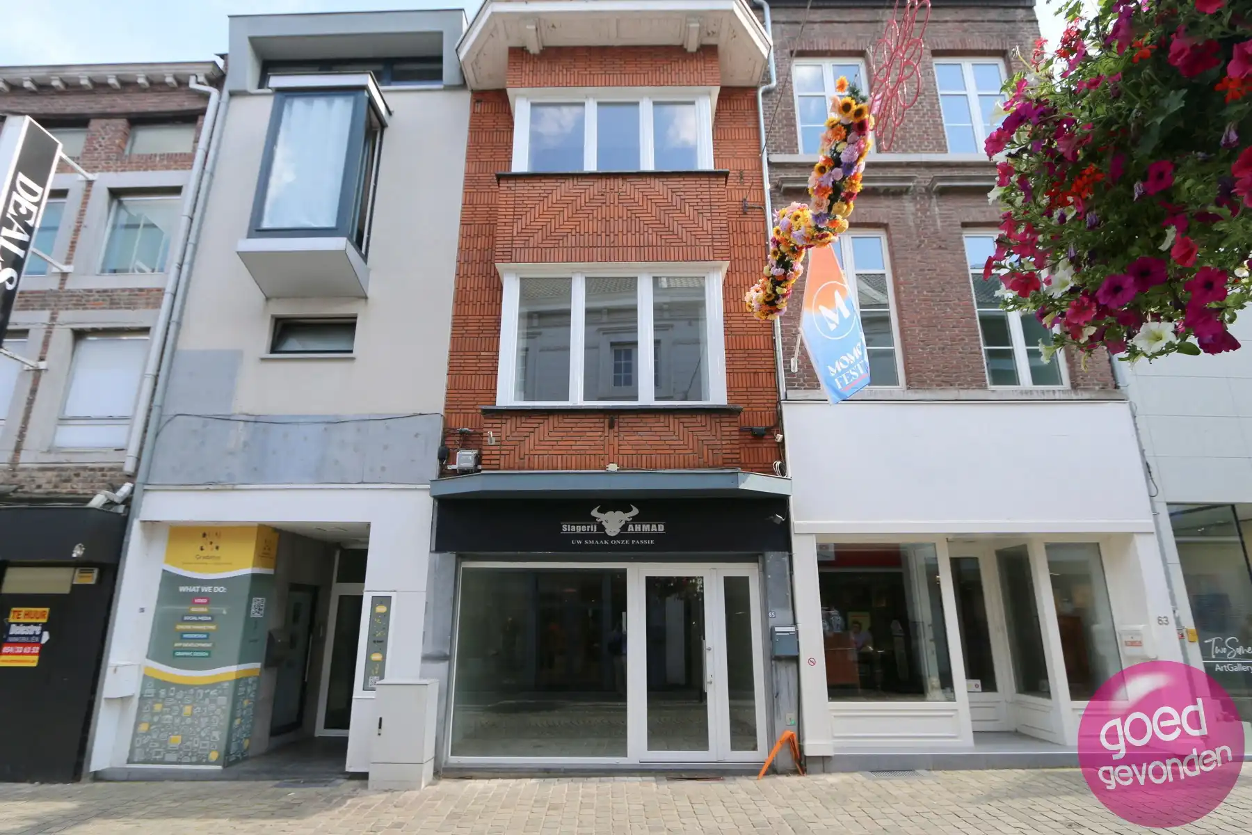 HANDEL MET WOONST - TERRAS - TUIN - CENTRALE LIGGING  foto {{pictureIndex}}