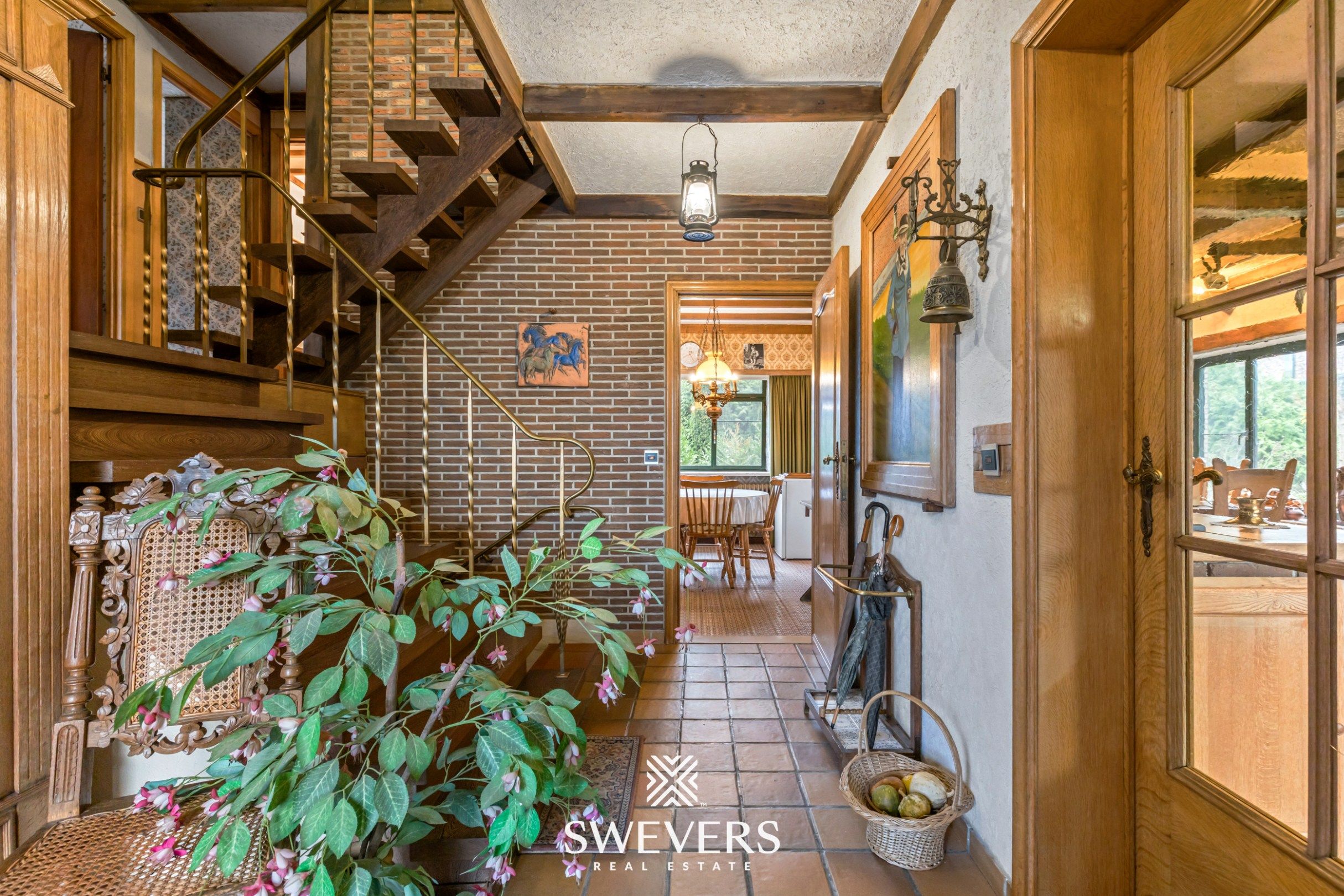 Ruime, te renoveren woning op 7a60 in centrum-Zonhoven foto 3