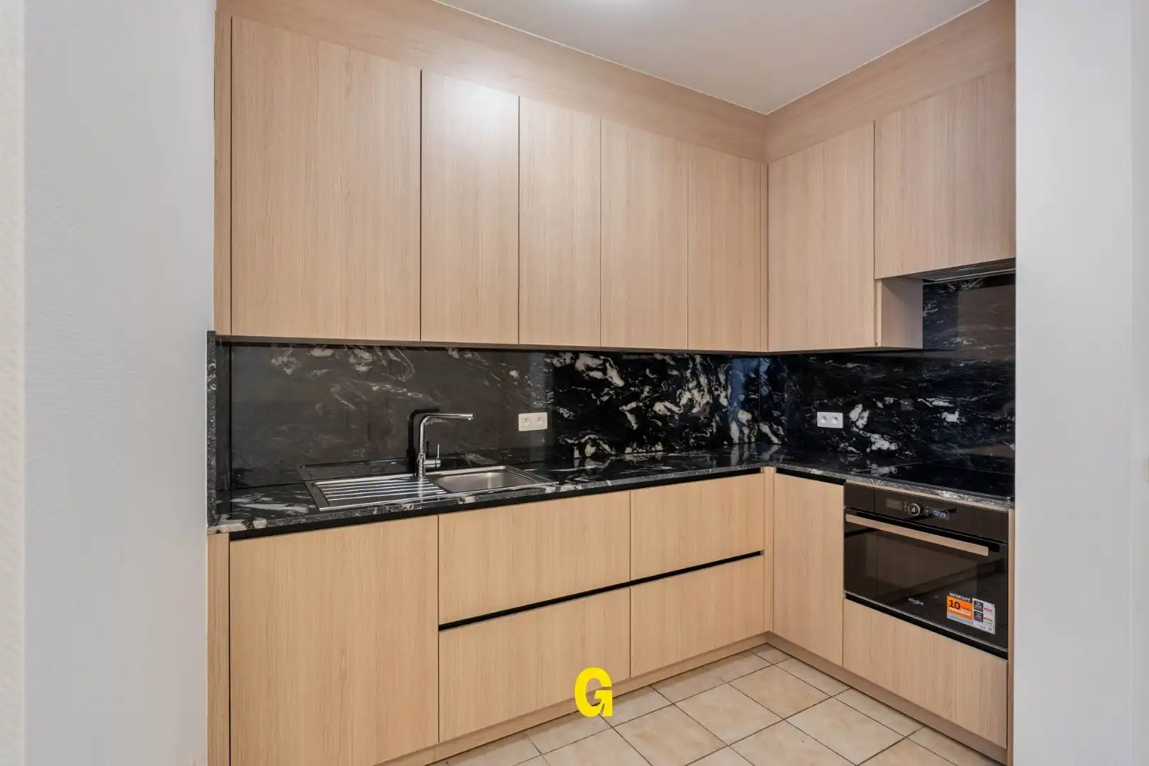 Degelijk gerenoveerde woning met 3 slaapkamers en leuk stadstuintje op 2a10ca, vlak bij het centrum foto 8
