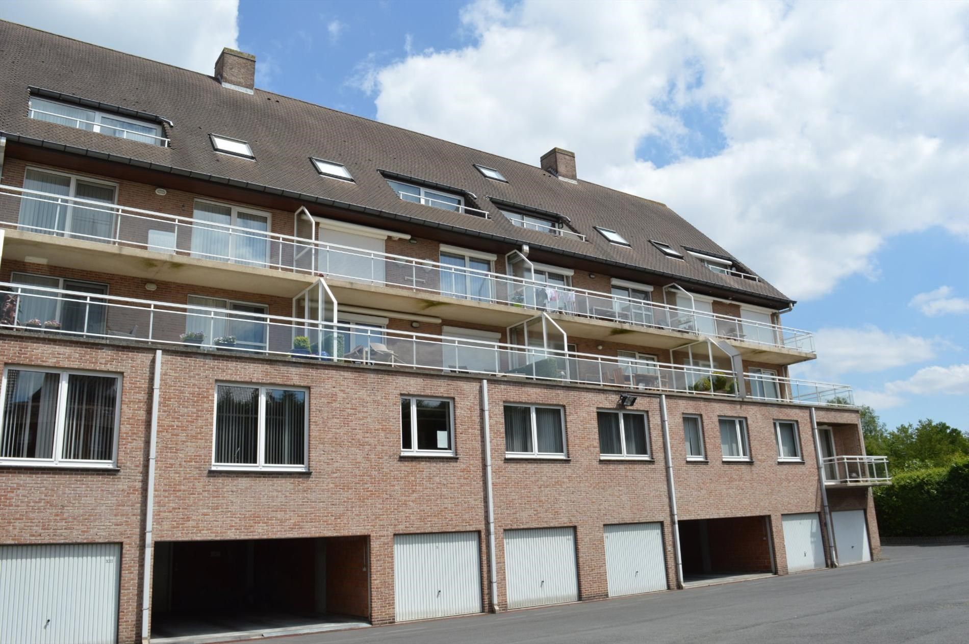 Verzorgd twee slaapkamer appartement in hartje Gullegem foto 13
