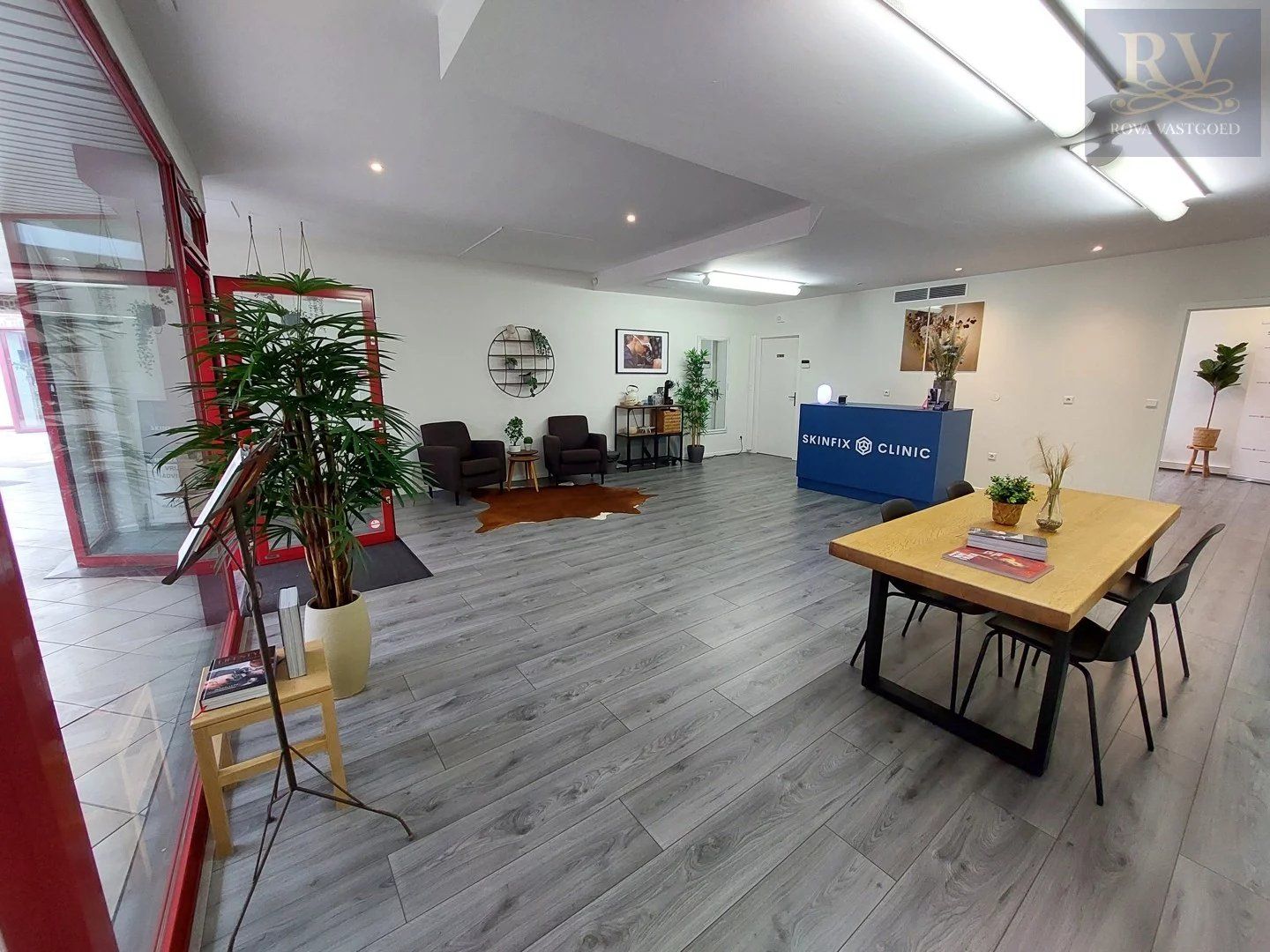 WINKELRUIMTE VAN +/- 80 M²   IN GALERIJ RUBENS IN LANAKEN foto 2