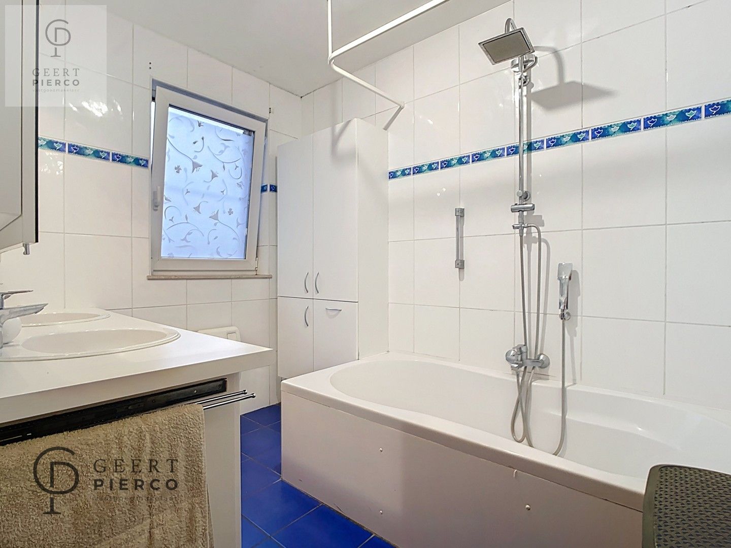 Ruim appartement met twee slaapkamers, kelder en ondergrondse staanplaats. foto 9