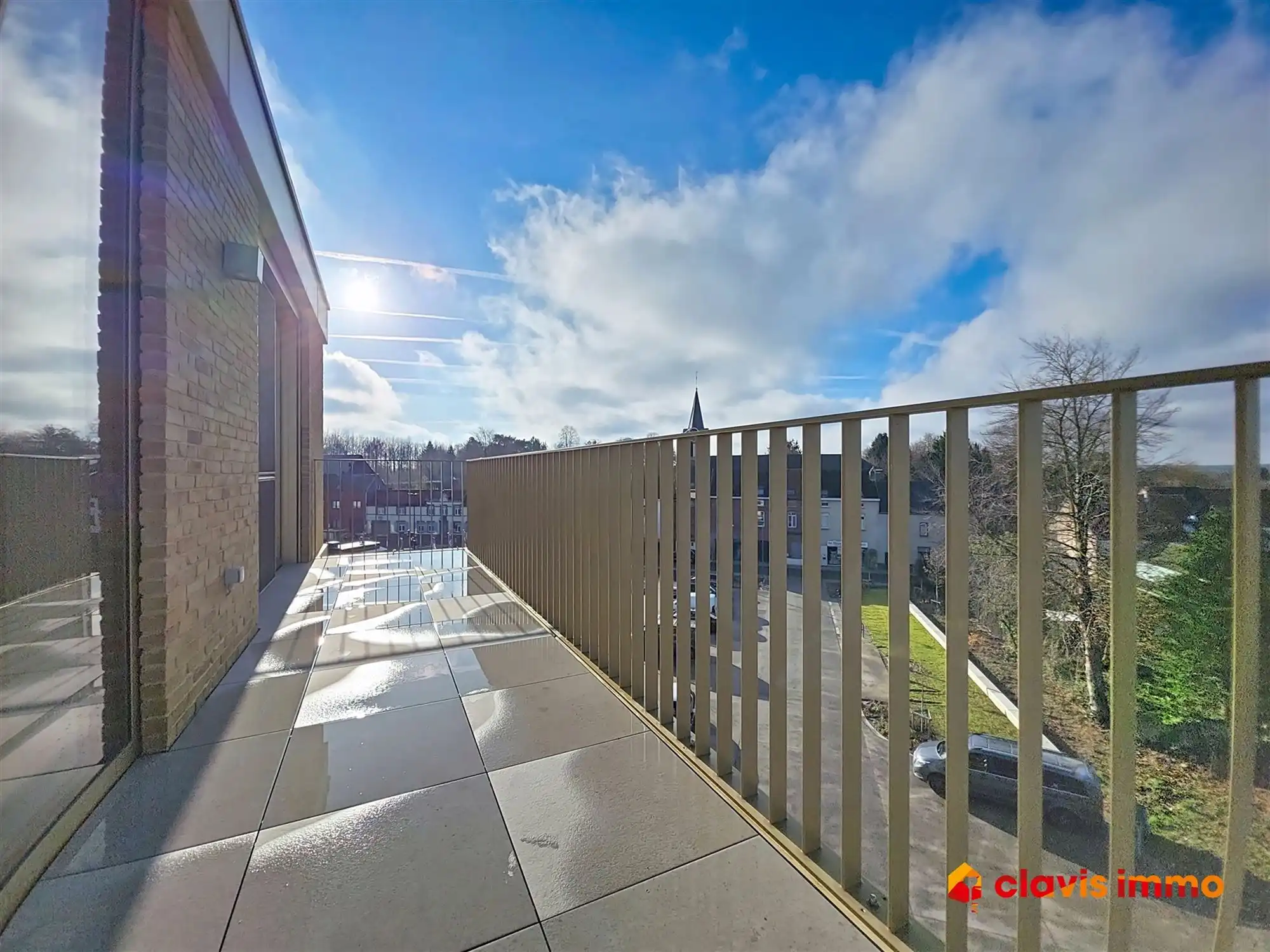 Appartement met terras en parking foto {{pictureIndex}}