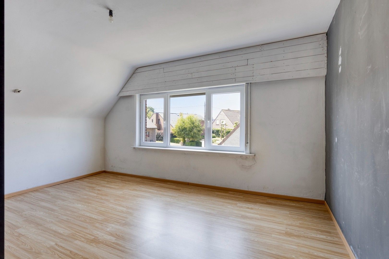 Charmante alleenstaande woning met tuin en achterliggende garage foto 8