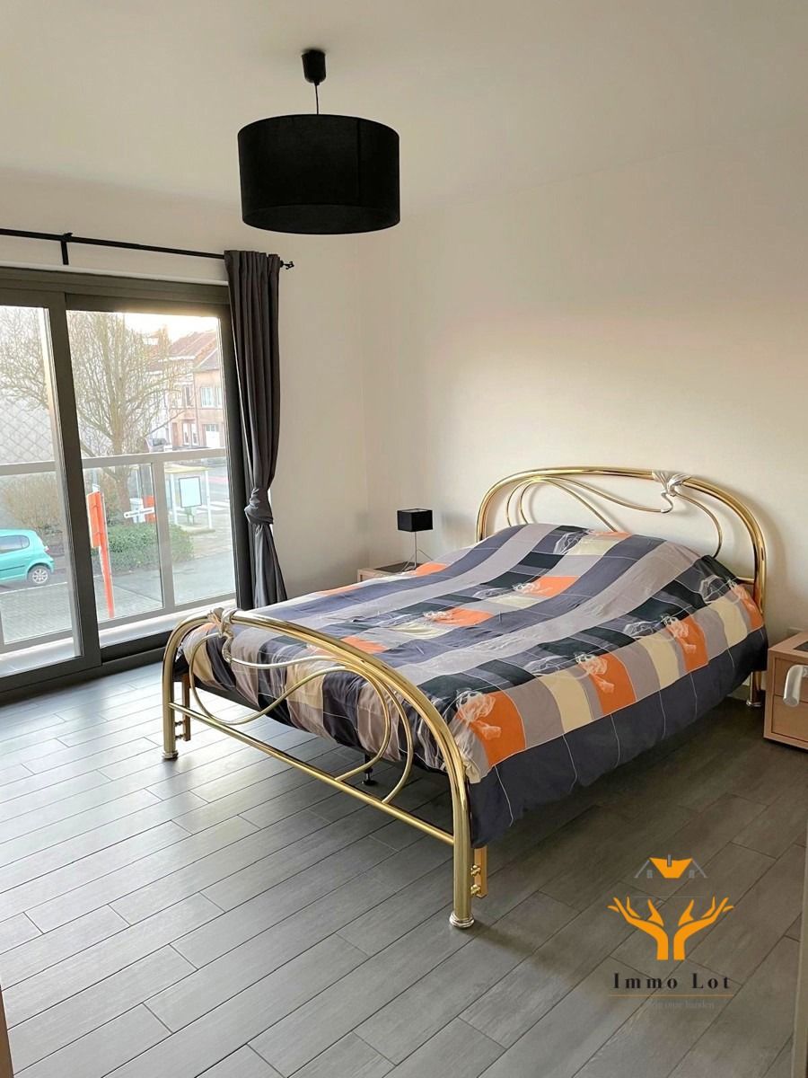 Bemeubeld appartement met 2 slaapkamers foto 11