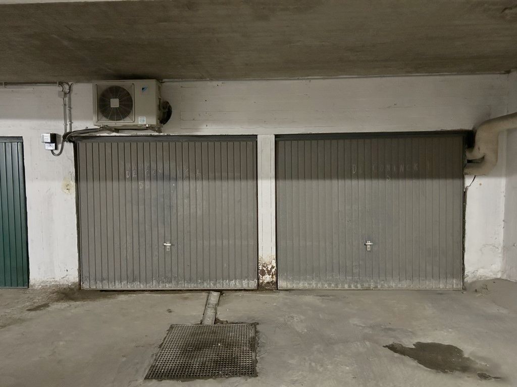 Dubbele garagebox foto {{pictureIndex}}