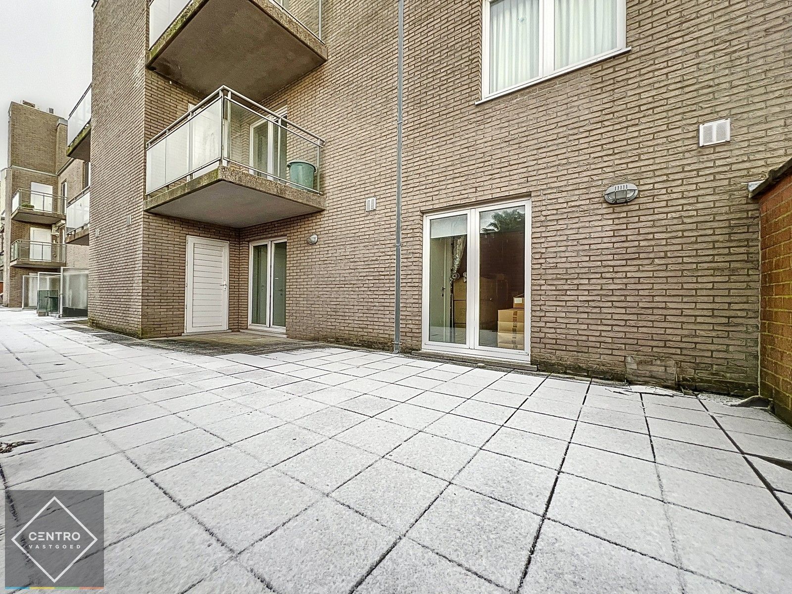 STIJLVOL ingericht handelspand 125m² (+ terras) TE HUUR  aan de Ooststraat te ROESELARE ! foto 18