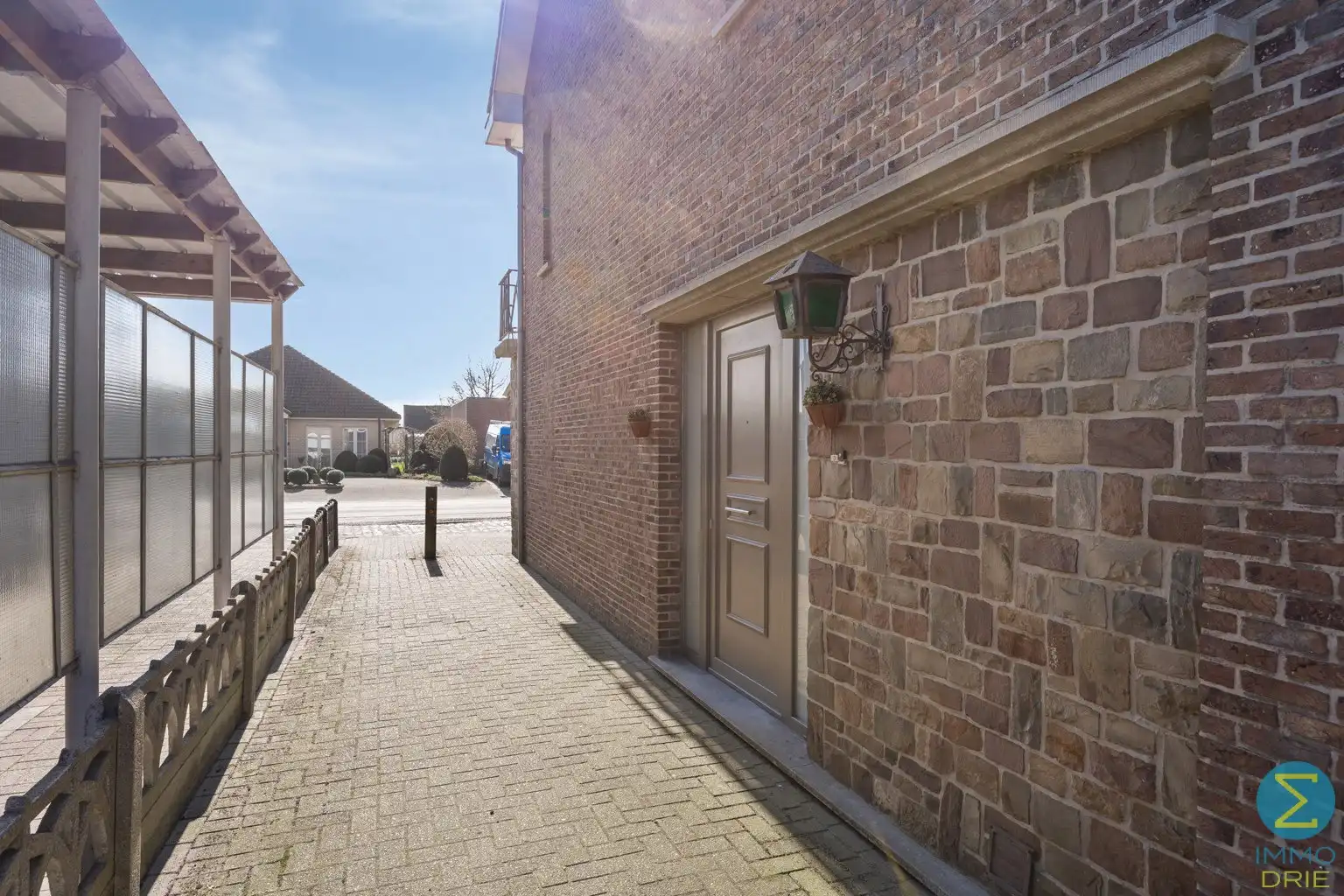 Woning met gelijkvloerse handelsruimte nabij het centrum foto 11