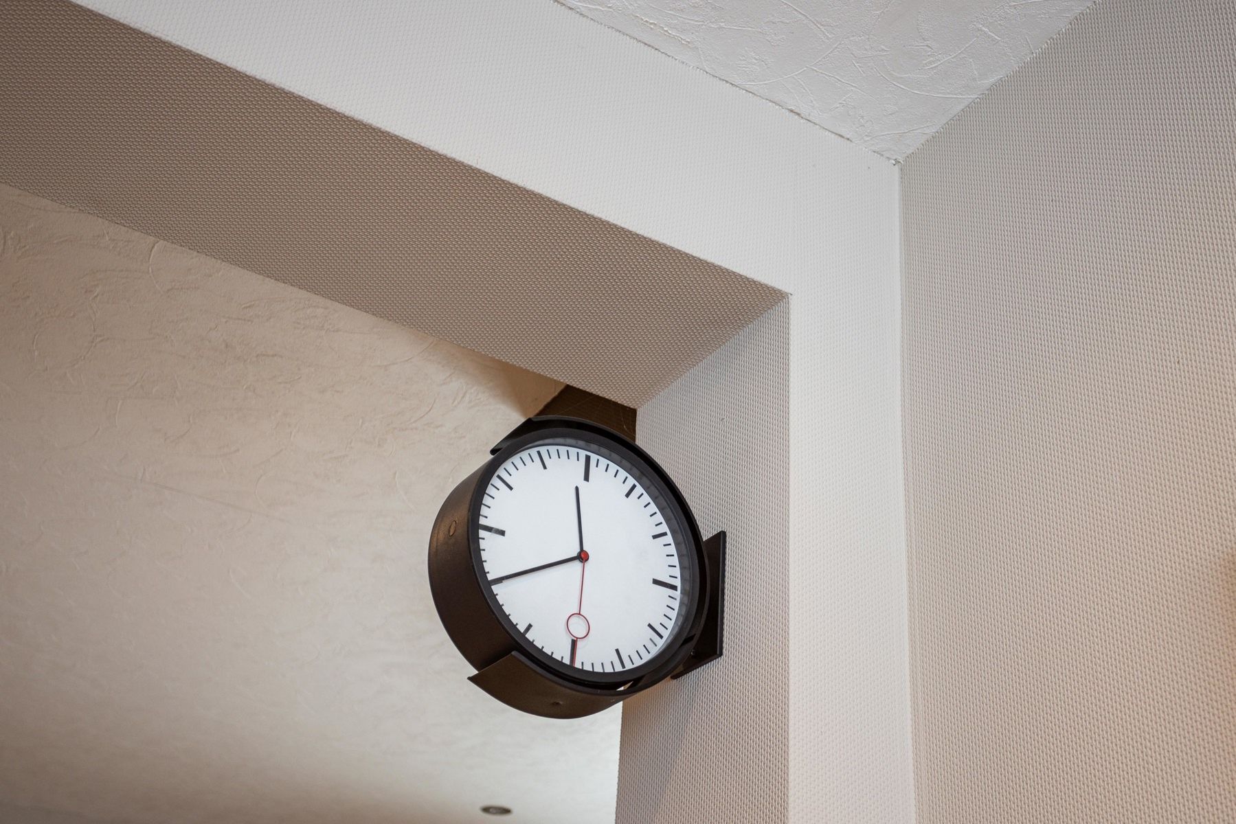 Woning met 3 garages en mogelijkheid tot verkaveling foto 5