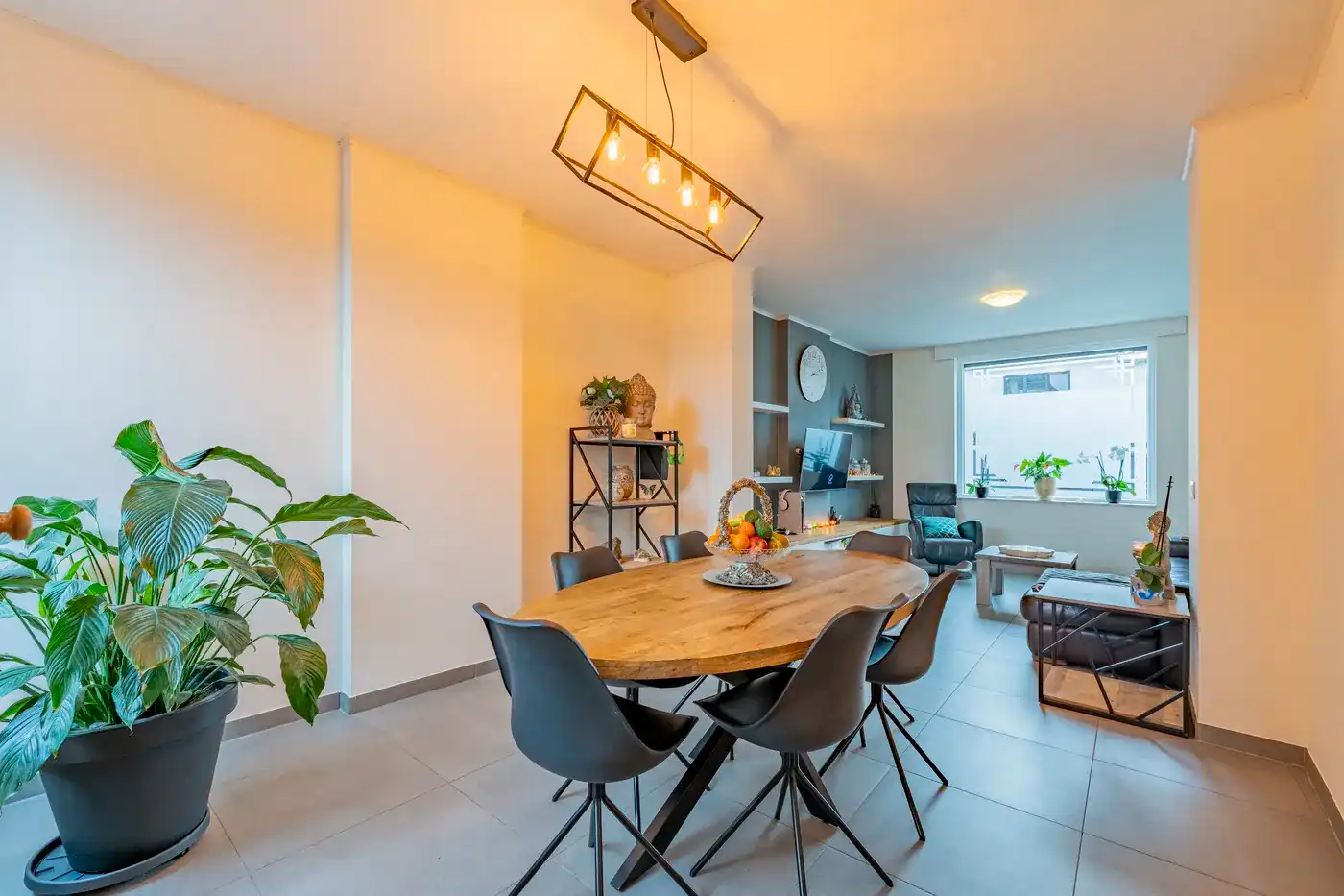 Instapklare woning met diepe tuin en verrassend veel ruimte foto 2