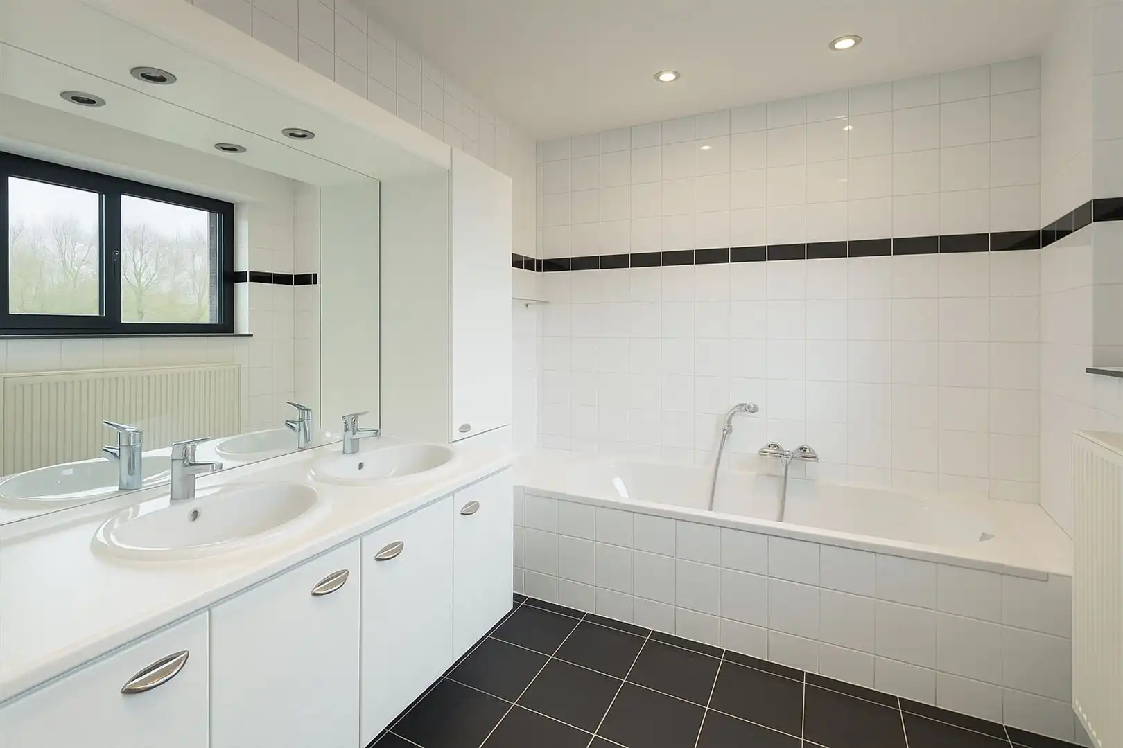 Uniek kantoorgebouw met duplex appartement te koop foto 27