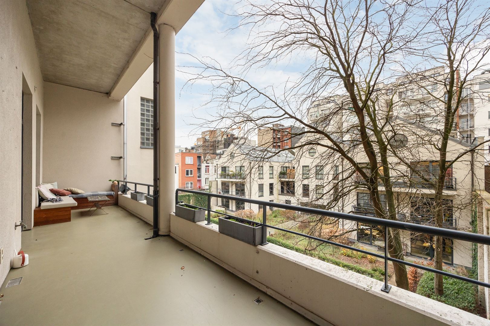 XXL loft met industriële ziel en terras foto 23