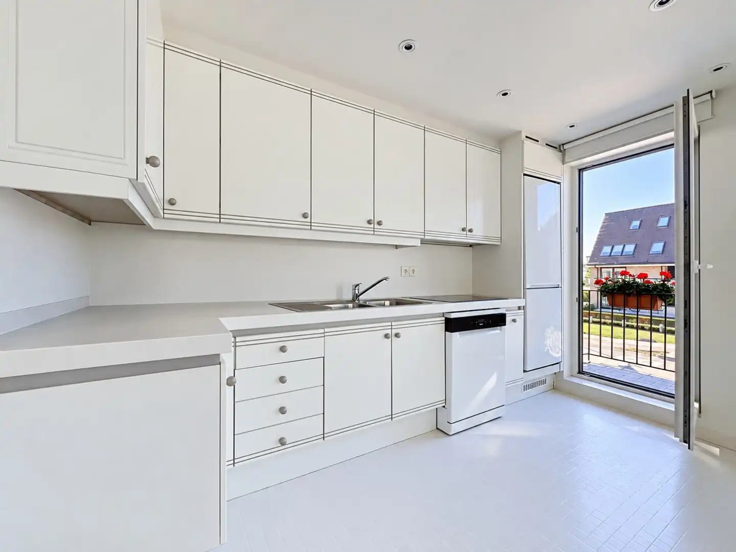 Zongericht appartement nabij het centrum van Oostduinkerke. foto 4
