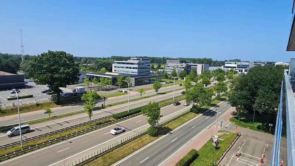 Instapklaar appartement met 2 + 1 slaapkamers en parkeerplaats voor de deur. foto 17