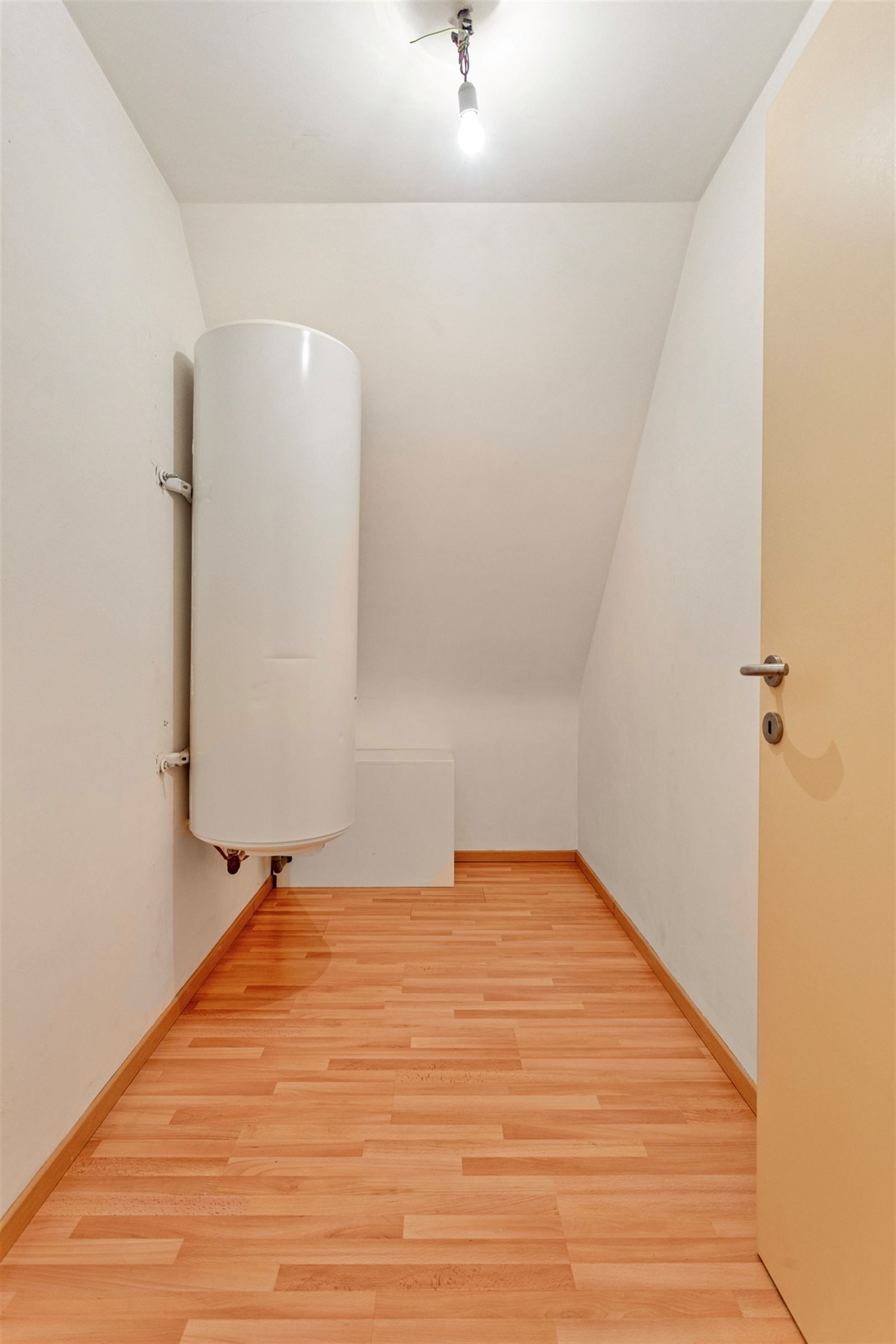 ZEER ruime woonst met 3 slaapkamers (169 m²) en zolder foto 16