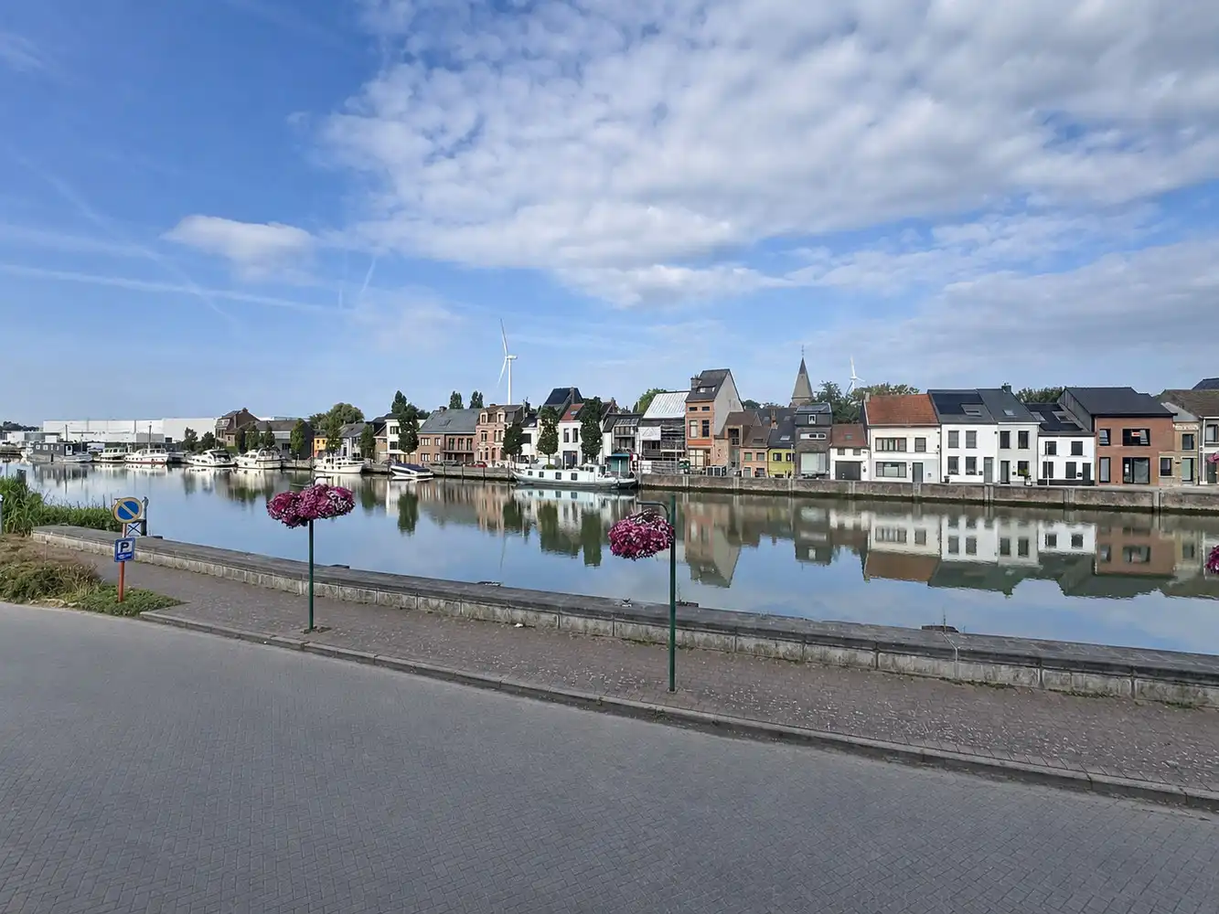 Lichtrijk appartement met uniek zicht op de vaart en ruim terras foto 16