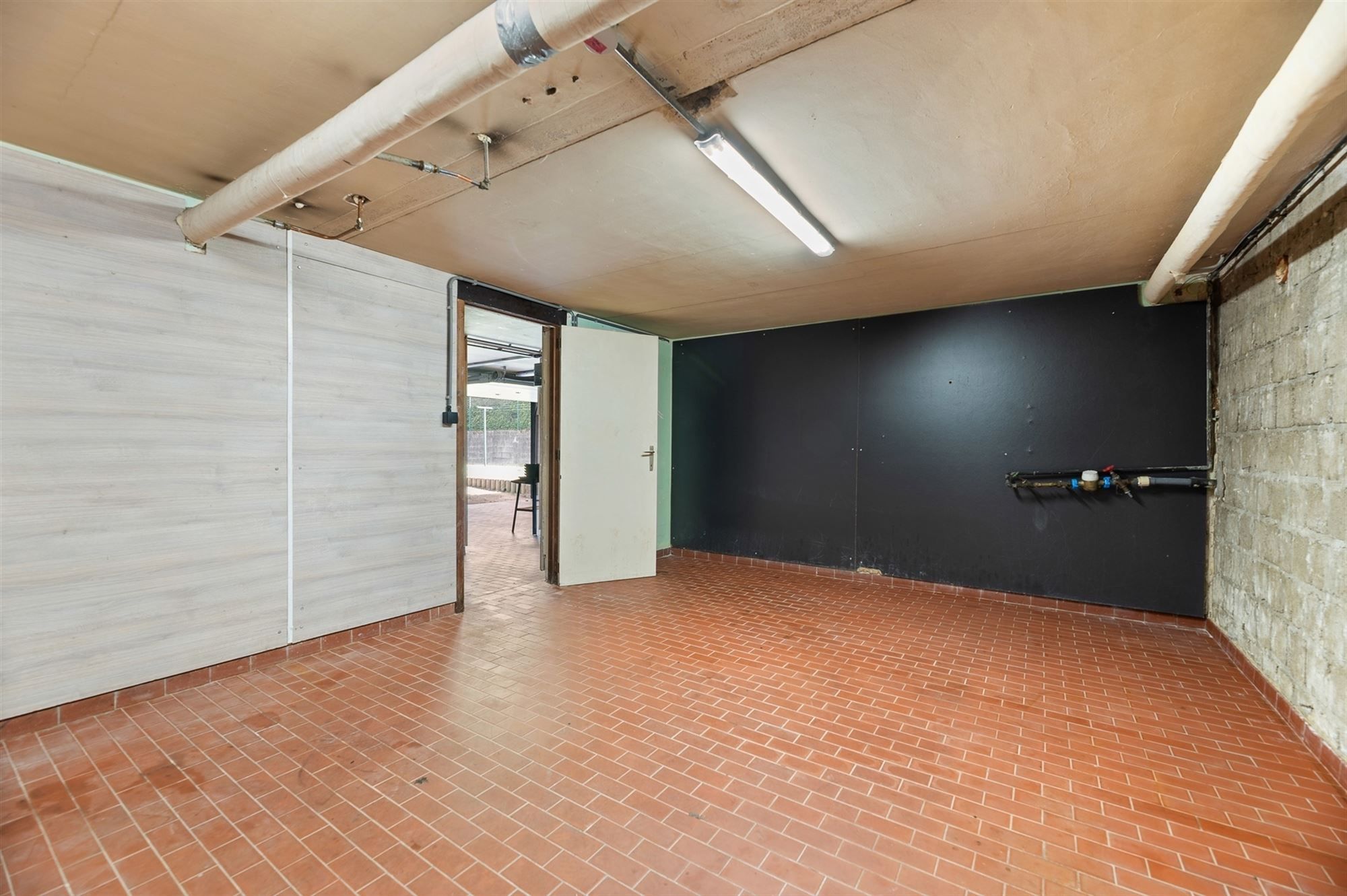 ZEER RUIME EN RECENT GERENOVEERDE WONING OP EEN PERCEEL VAN 2367m² UITGERUST MET EEN VERGUNDE PAARDENSTAL EN ACHTERLIGGENDE WEIDE foto 24
