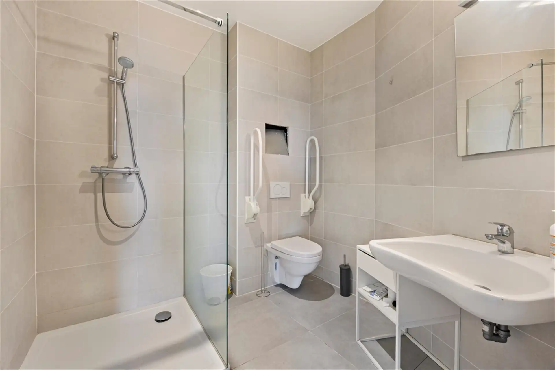 Flat te koop op uitstekende locatie. foto 5