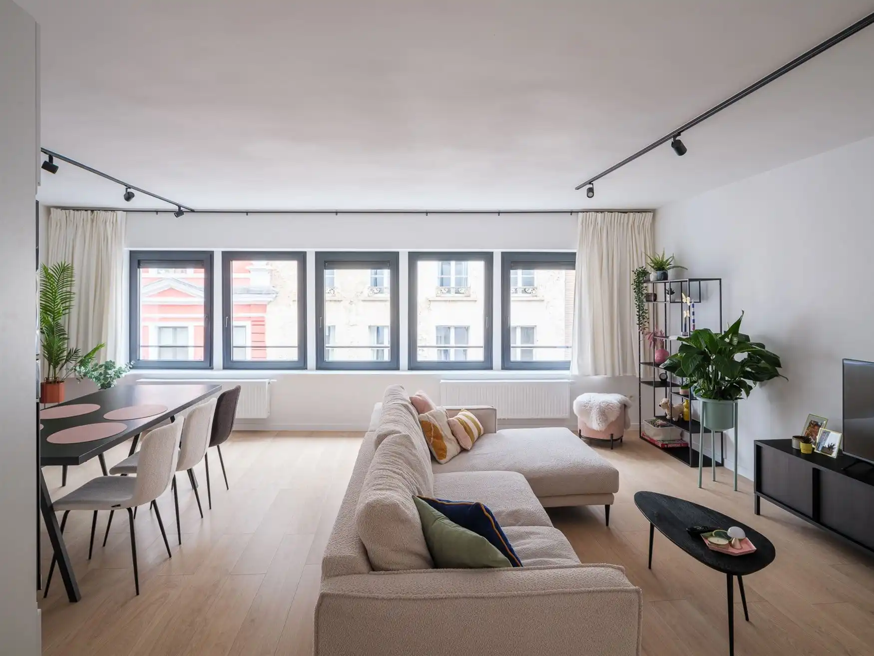 Stijlvol appartement met terras nabij Zuidpark en Sint Anna foto 3