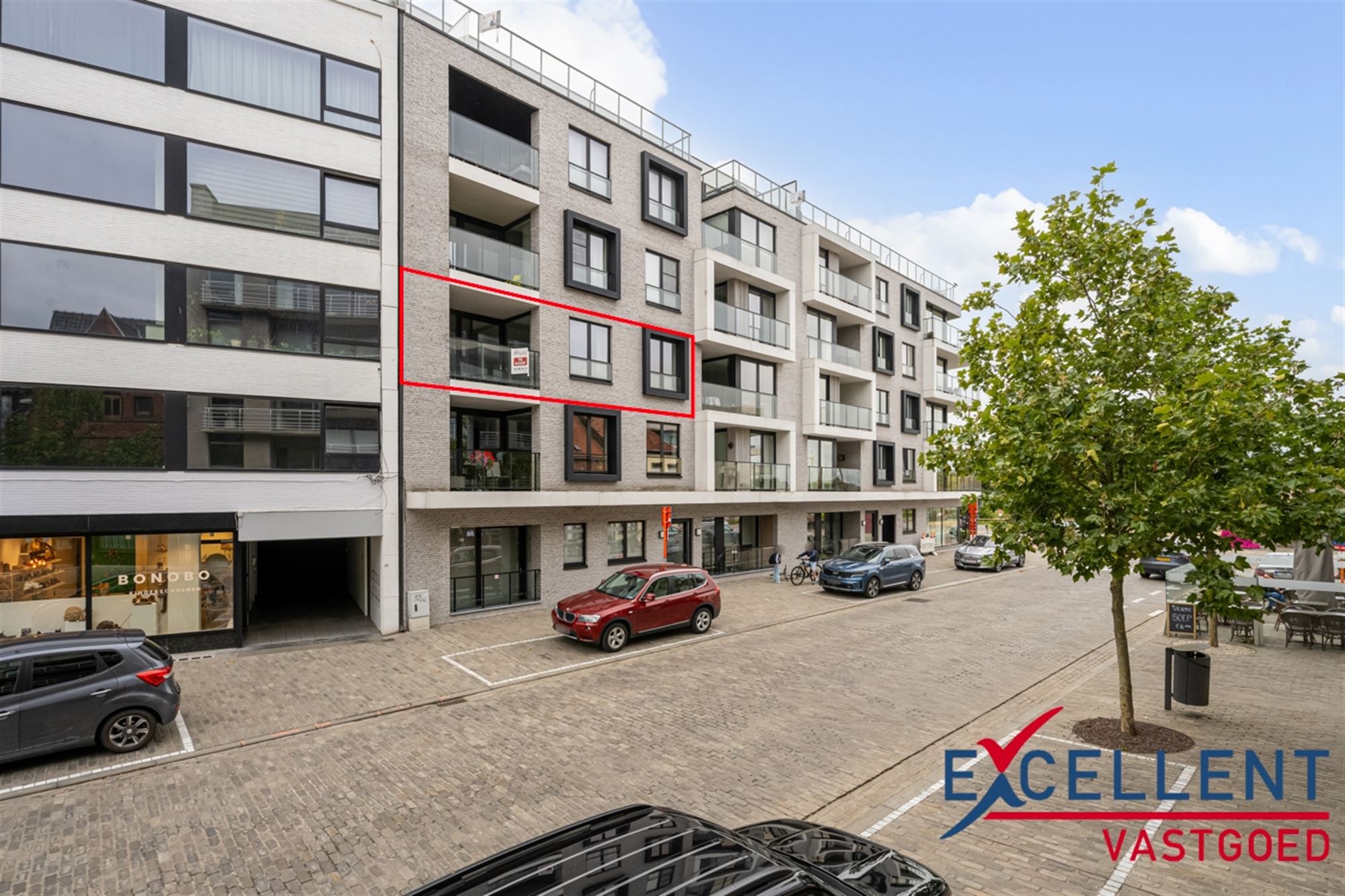 Recent 3-slaapkamerappartement op de markt van Deinze foto {{pictureIndex}}