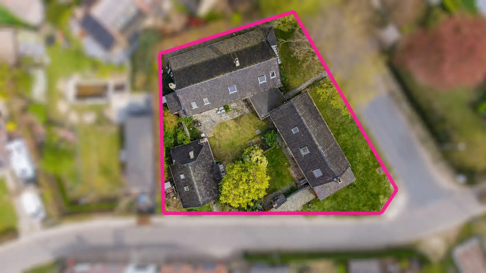 Unieke projectgrond van 955 m² met bestaande bebouwing – ideale ontwikkelingskans foto {{pictureIndex}}