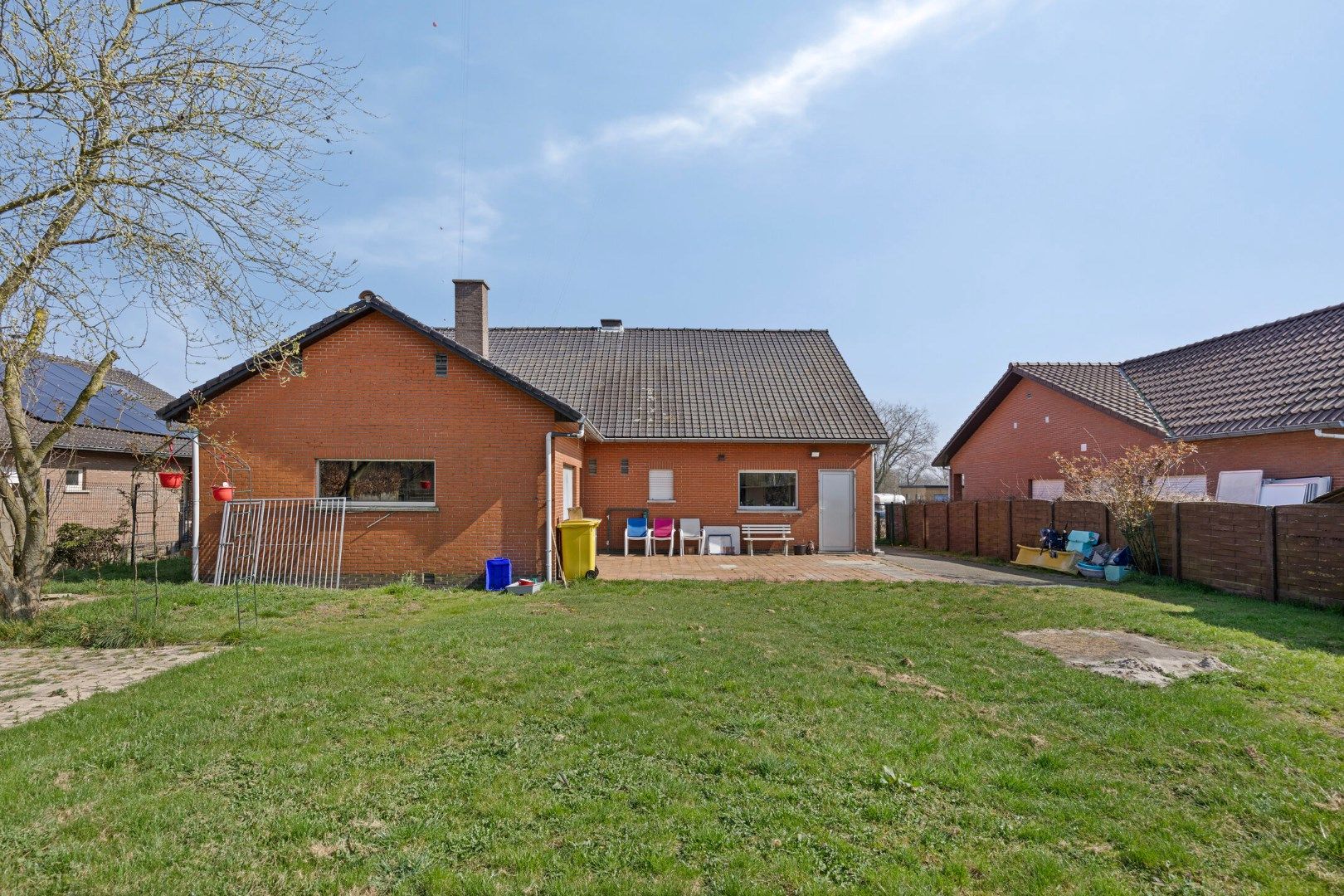 Rustig gelegen open bebouwing met dubbele garage en 3 SLPKS ! foto 25
