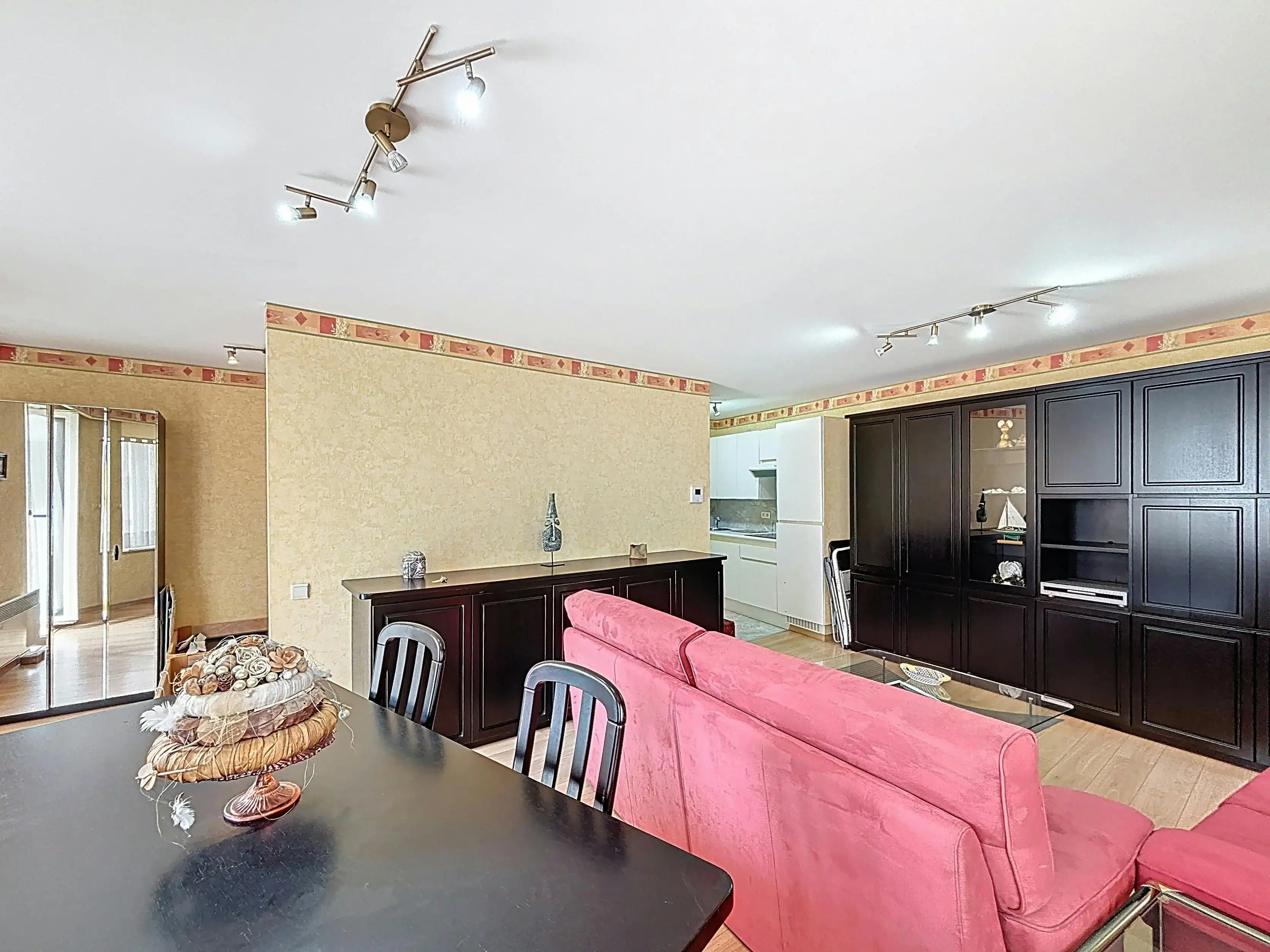 Gemeubileerde studio met slaaphoek te koop te Blankenberge foto 4