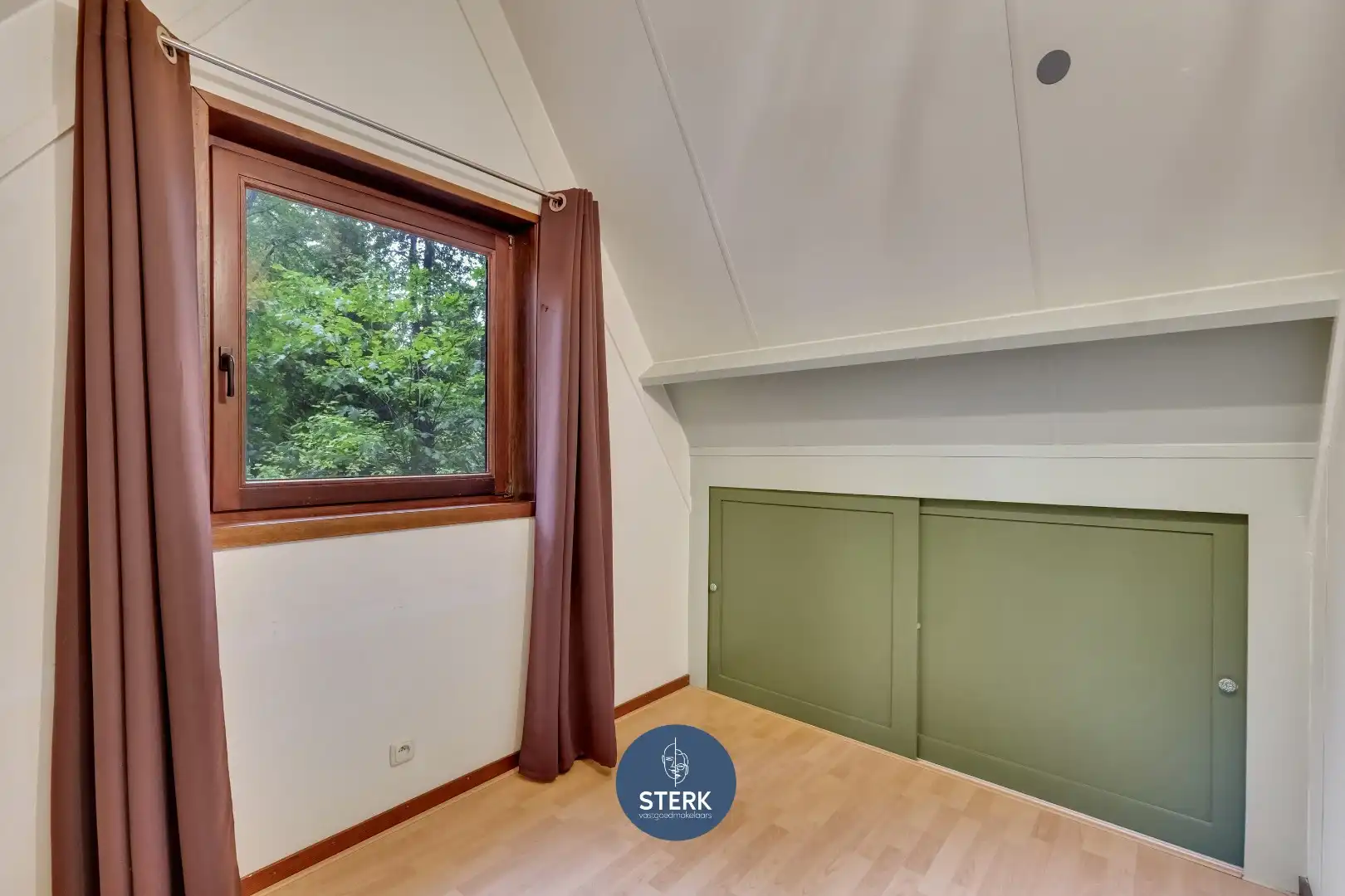 SFEERVOLLE VAKANTIEWONING INCL. INBOEDEL EN RUIME TUIN OP SONNEVIJVER !  foto 12