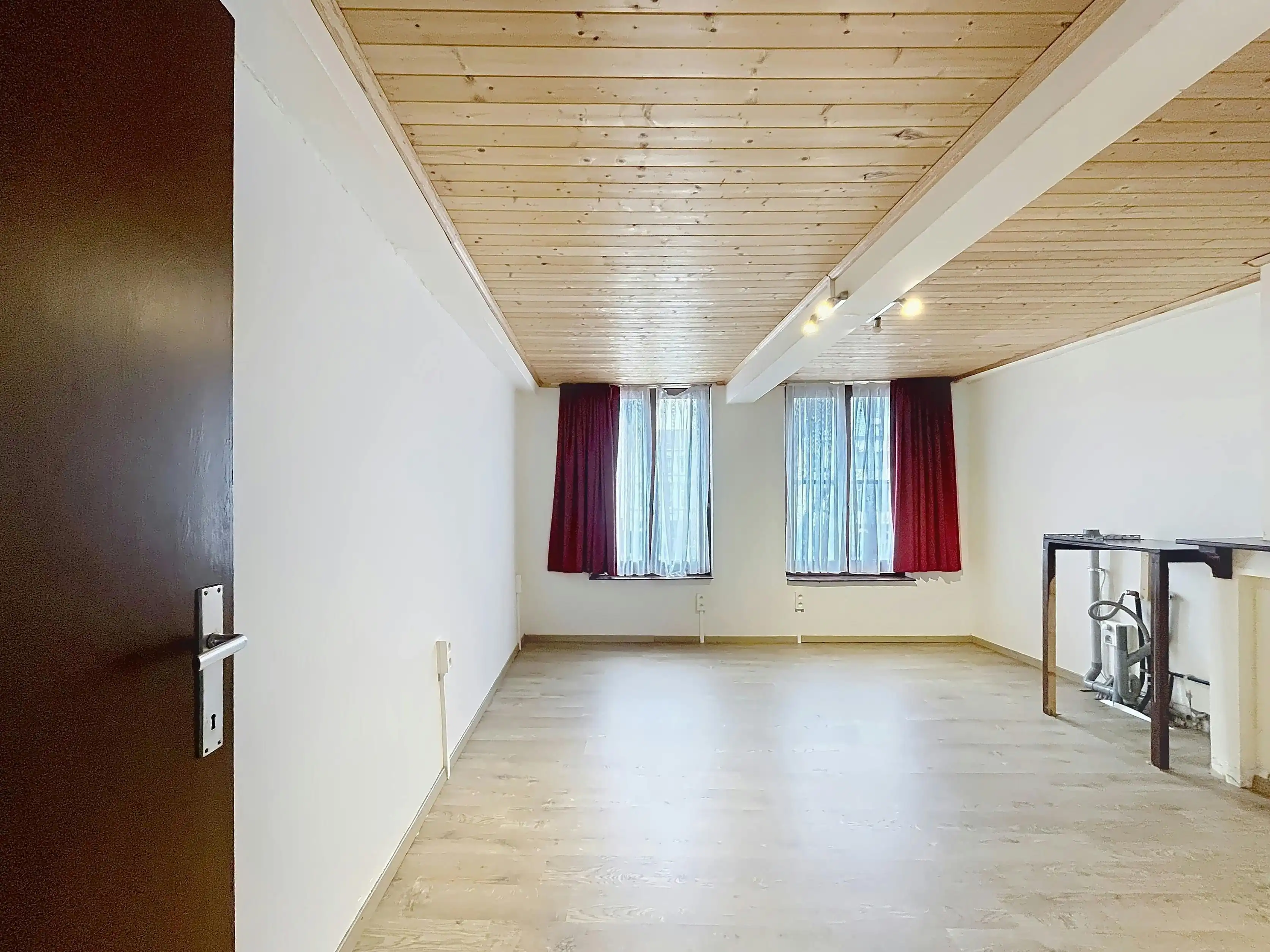 Handelshuis te koop op de Markt van Eeklo foto 17