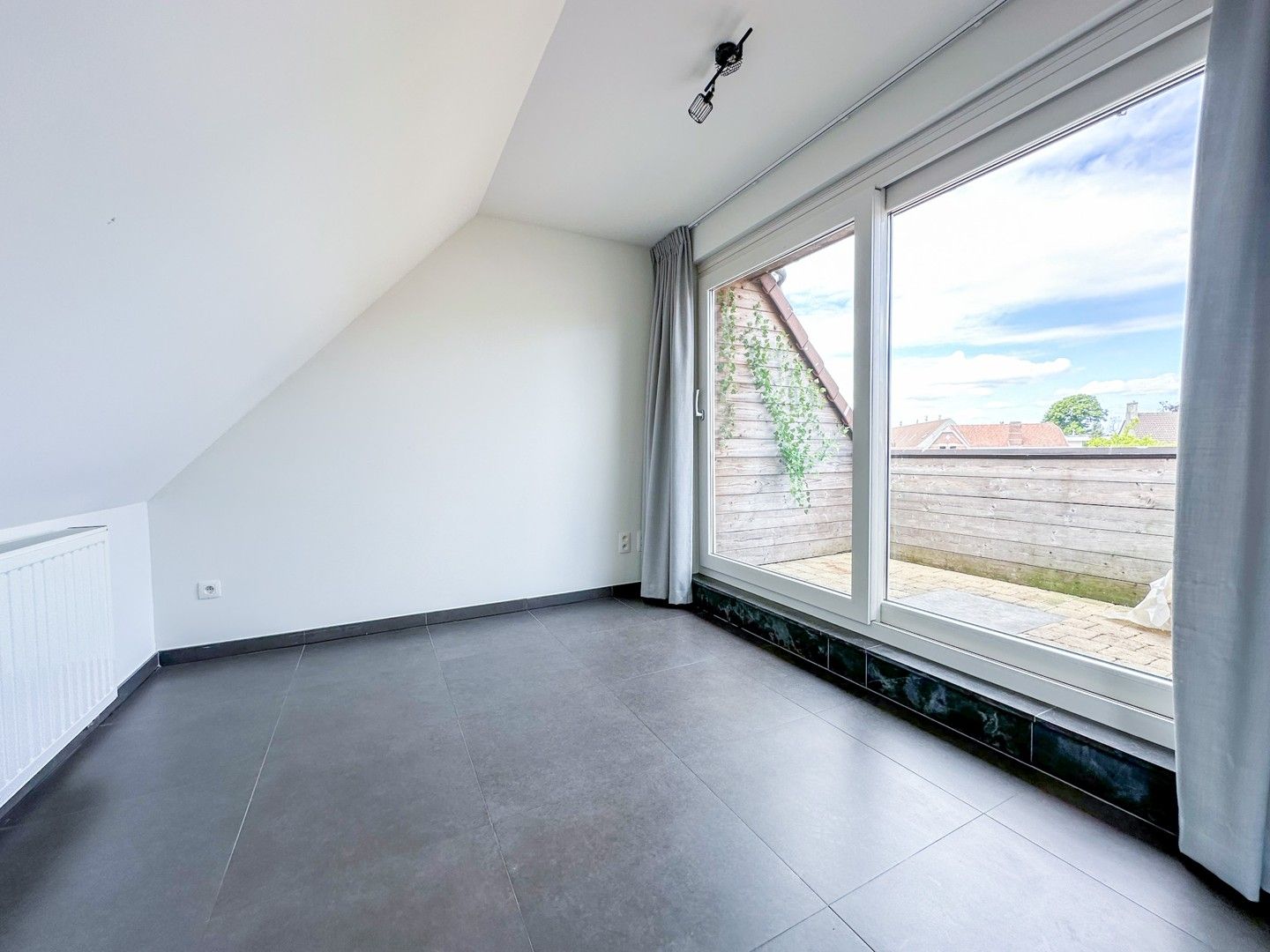Instapklaar 2-slaapkamerappartement in het centrum van Zomergem foto 4