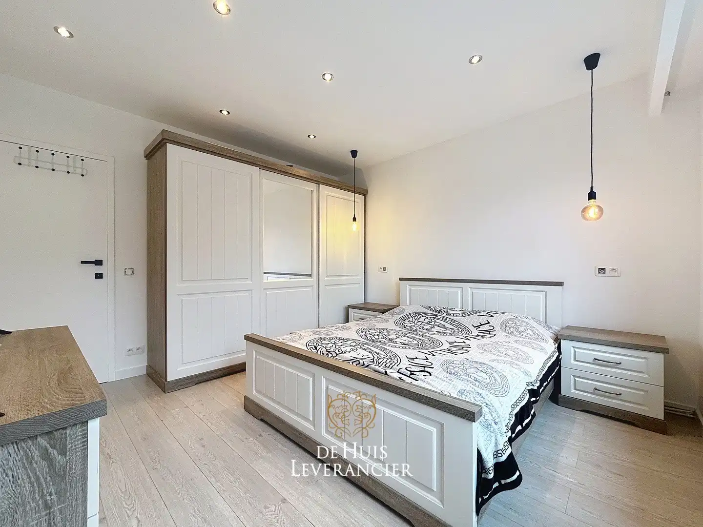 Trendy hi-tech appartement in hartje Edegem te koop foto 11