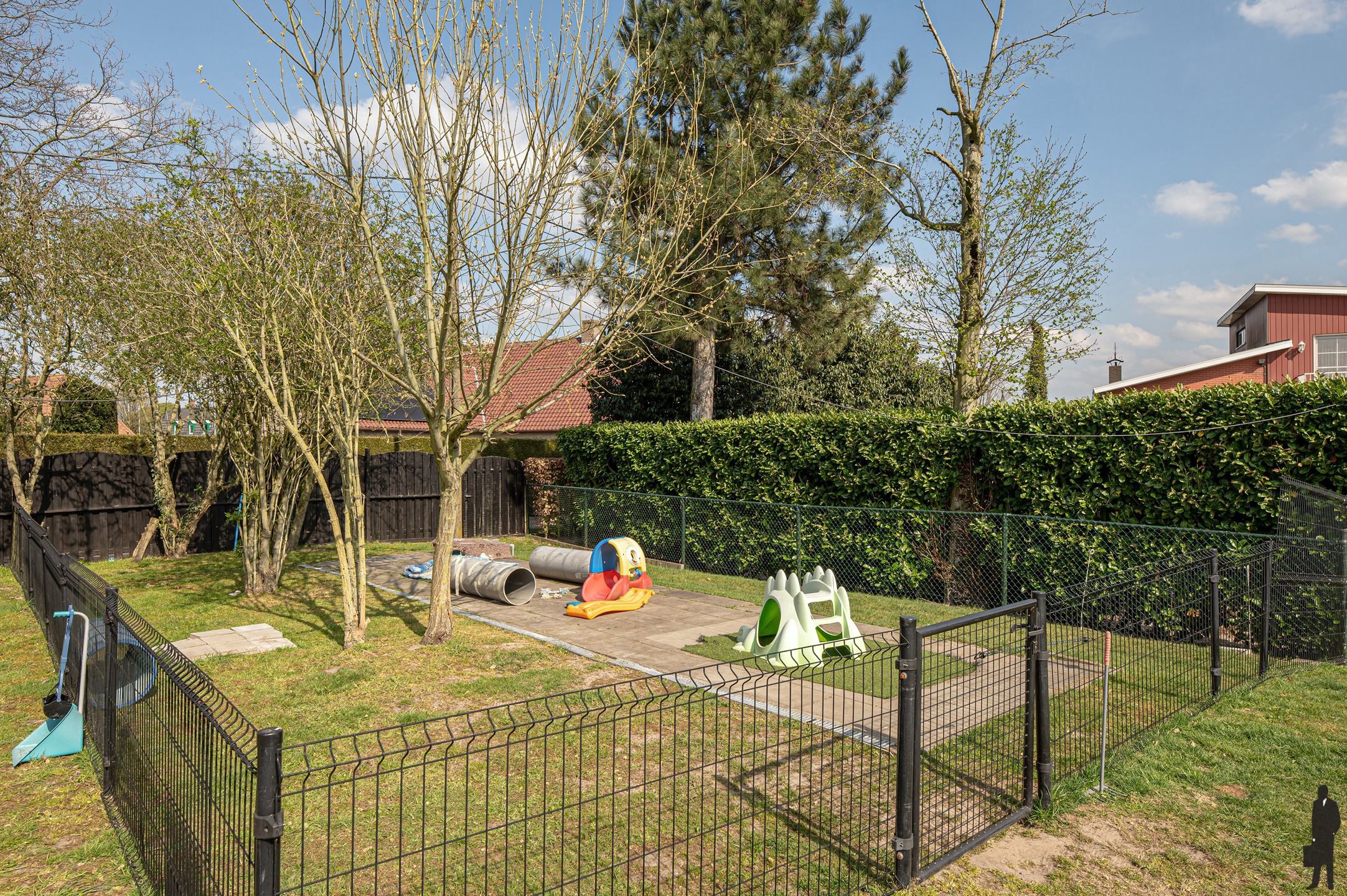 Ruime gezinswoning op een perceel van ca 5000m². foto 30