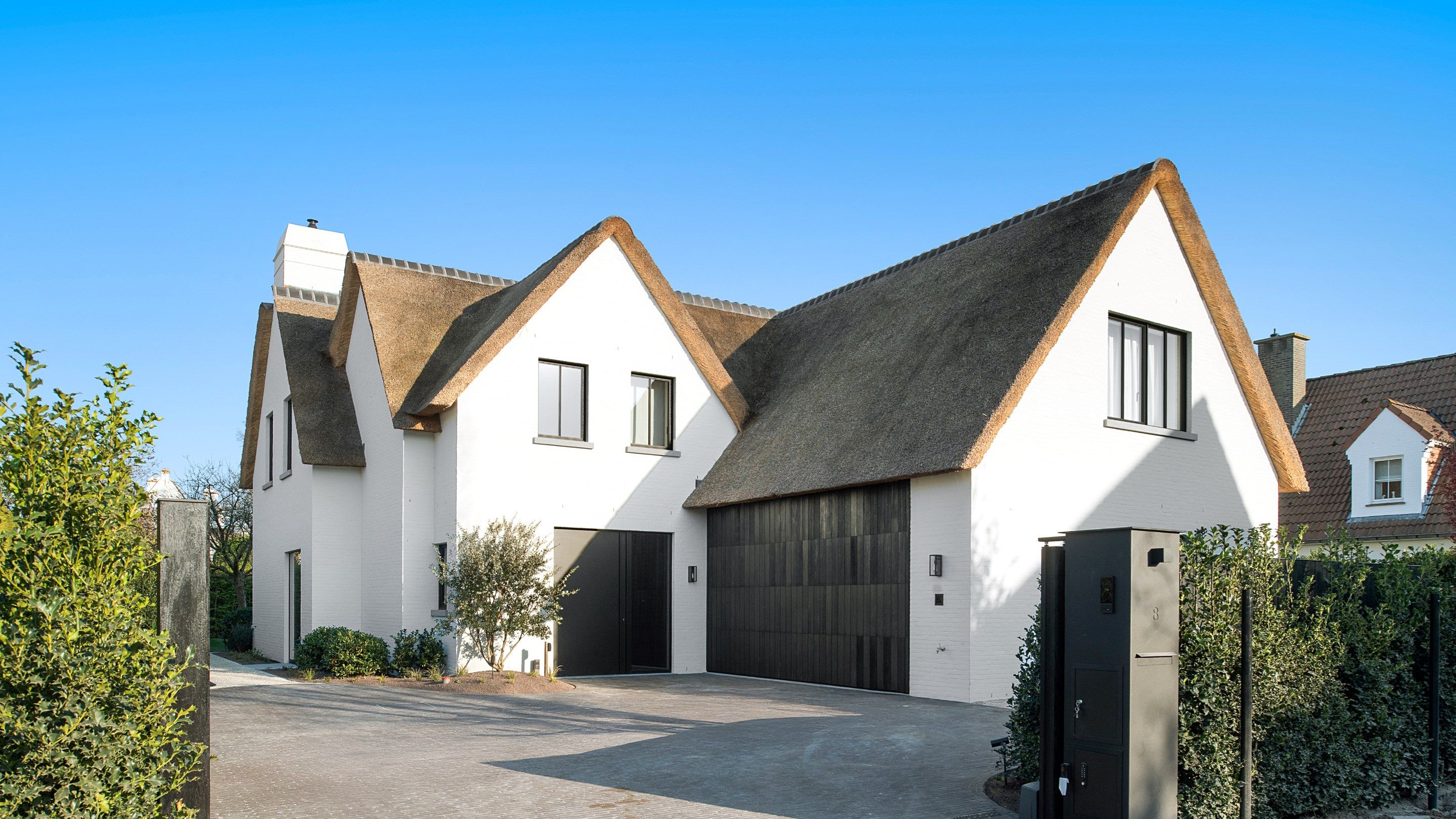 Nieuwbouw luxe villa te Knokke-Zoute foto {{pictureIndex}}