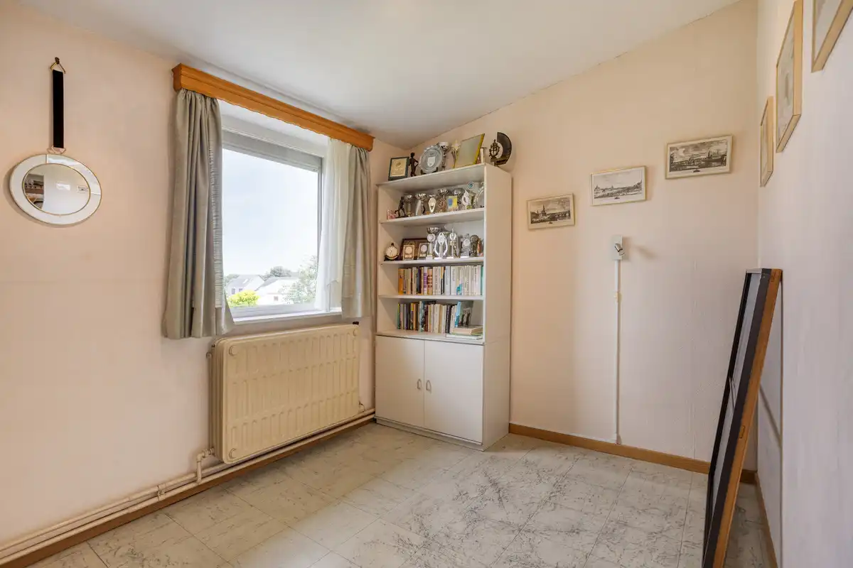 Te verfraaien woning - ruime tuin en garage foto 23