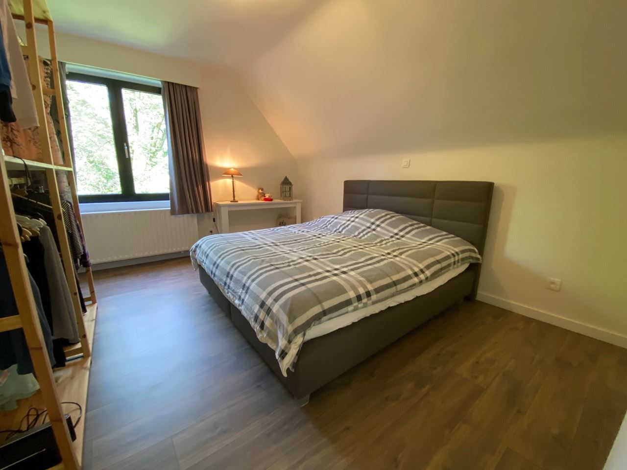 Net gerenoveerde woning met 4 slaapkamers foto 25