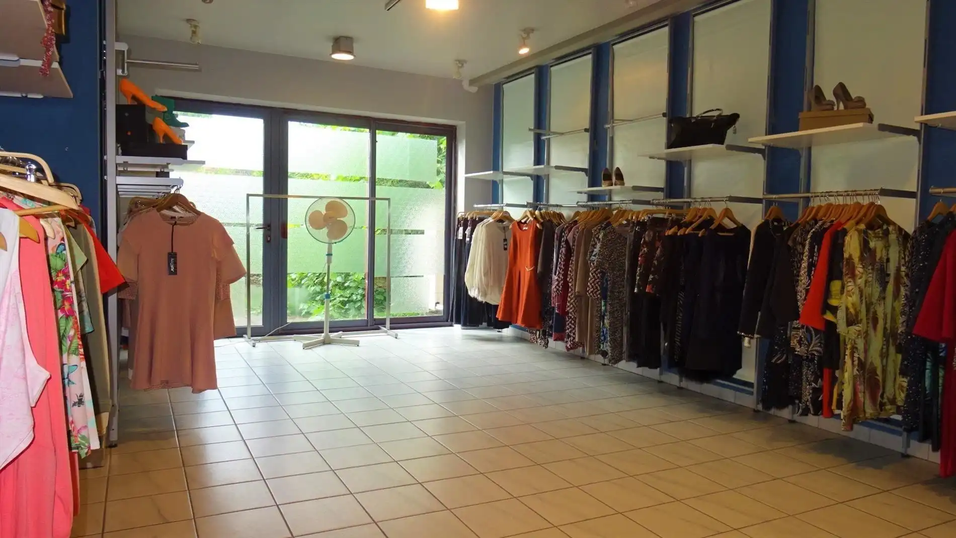 Zeer goed gelegen commerciële ruimte van ca. 129m² foto 5