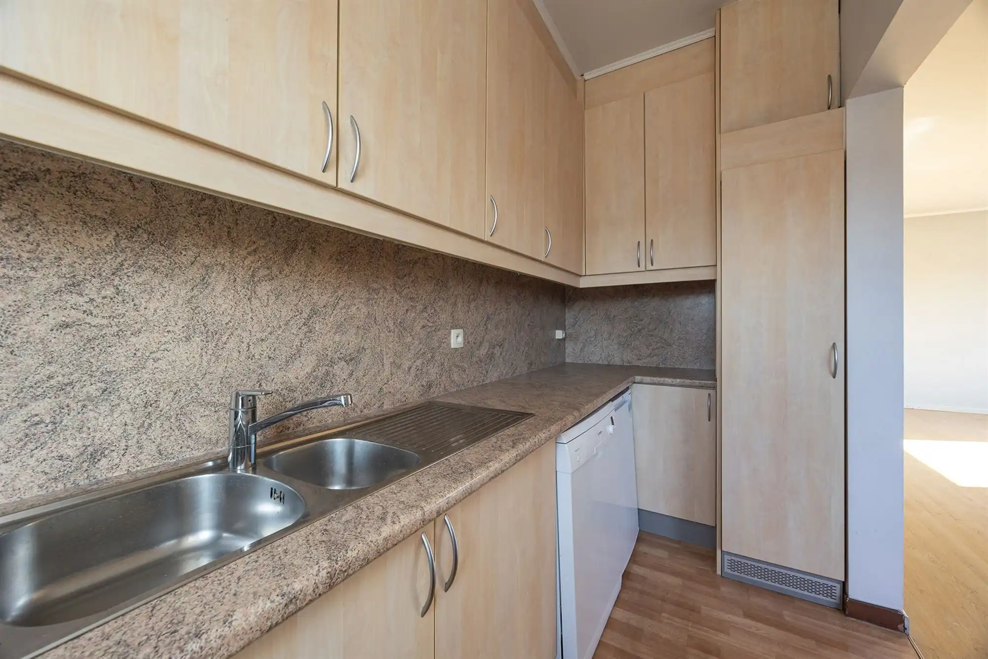 Op te frissen éénslaapkamerappartement met terras  foto 8