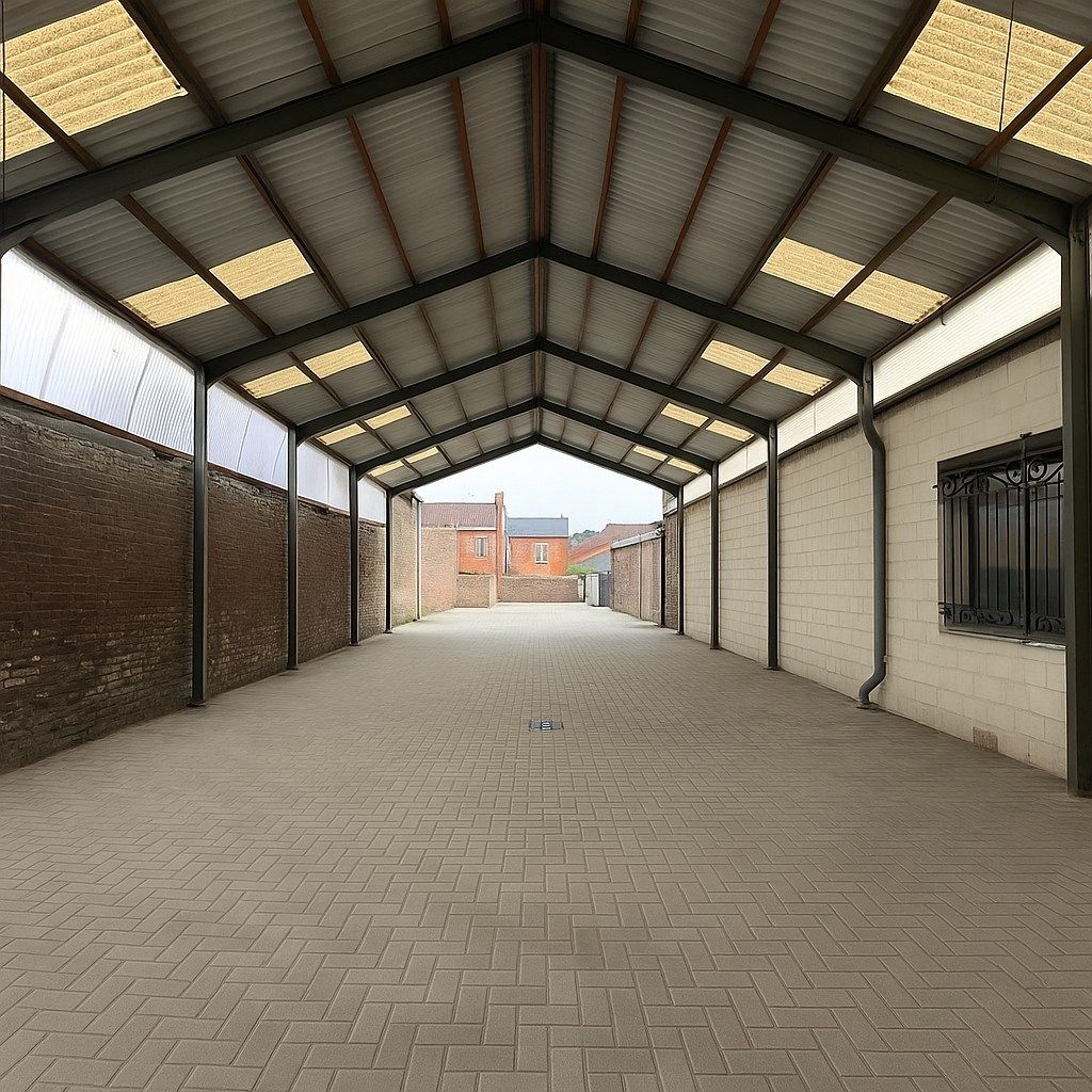 Ruim handelspand met magazijnen, loods, bureelruimte en grote tuin foto 4