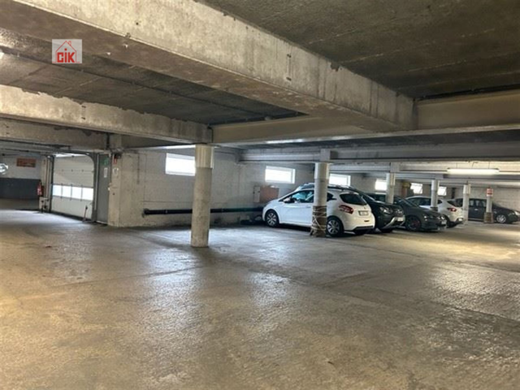 Een lot van 32 autostaanplaatsen in een garagecomplex foto 5