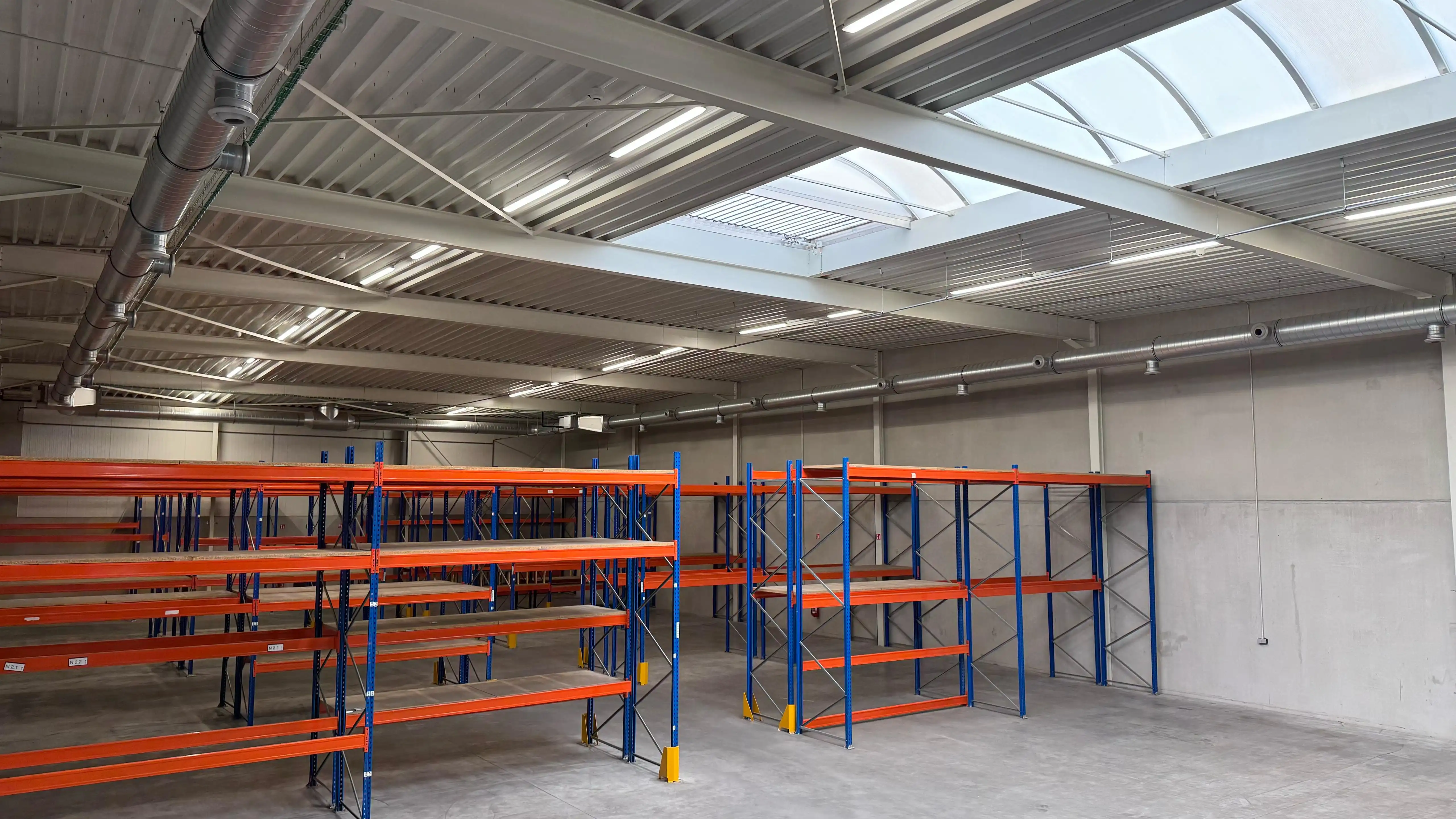 Standingvol bedrijfsgebouw foto 8