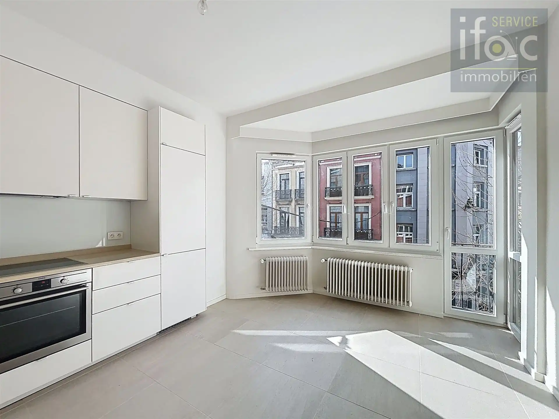 Ruim appartement van (110m²) met terras  foto 8