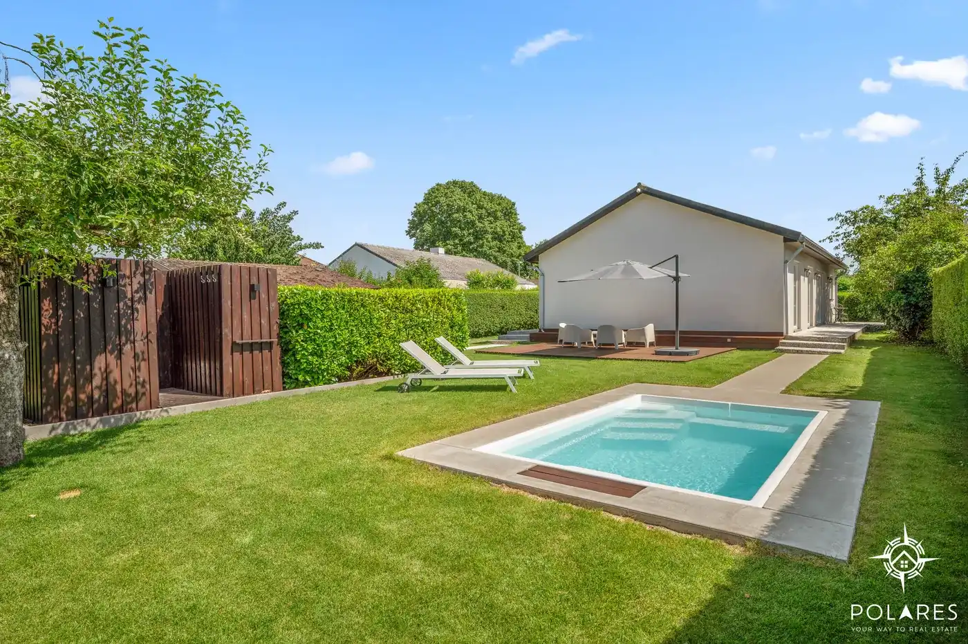 Volledig gerenoveerde moderne bungalow met zwembad – 100% instapklaar. foto 3