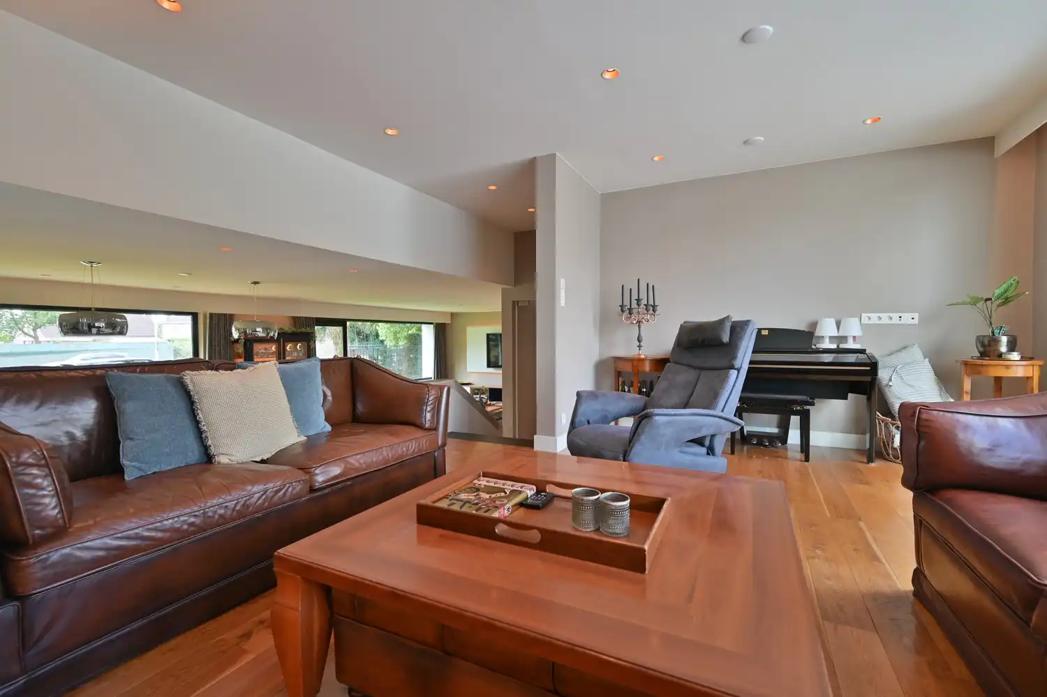 Exclusieve kantoorvilla met zwembad & poolhouse foto 27