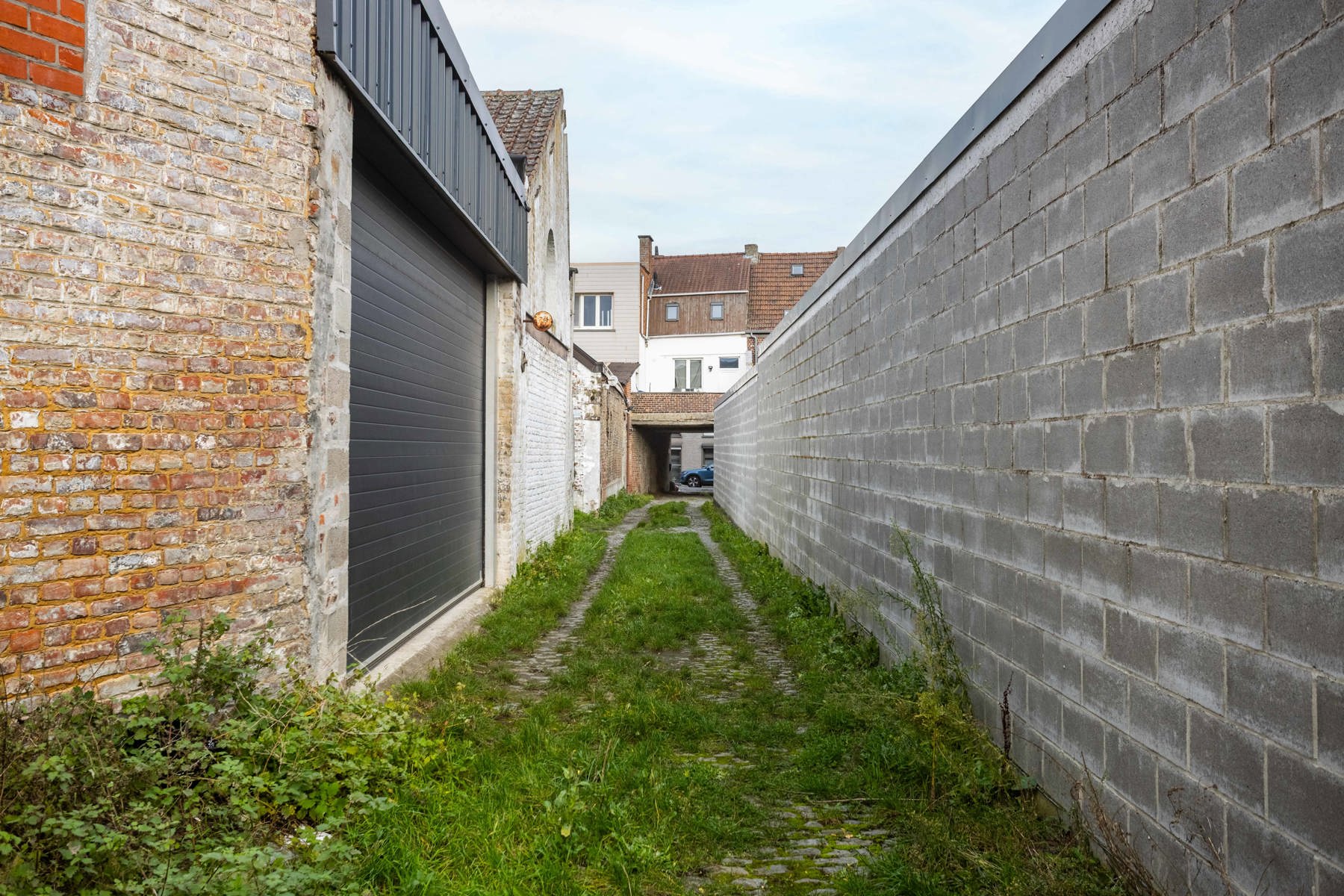 TE RENOVEREN RIJWONING MET TUIN EN GARAGEBOXEN foto 25