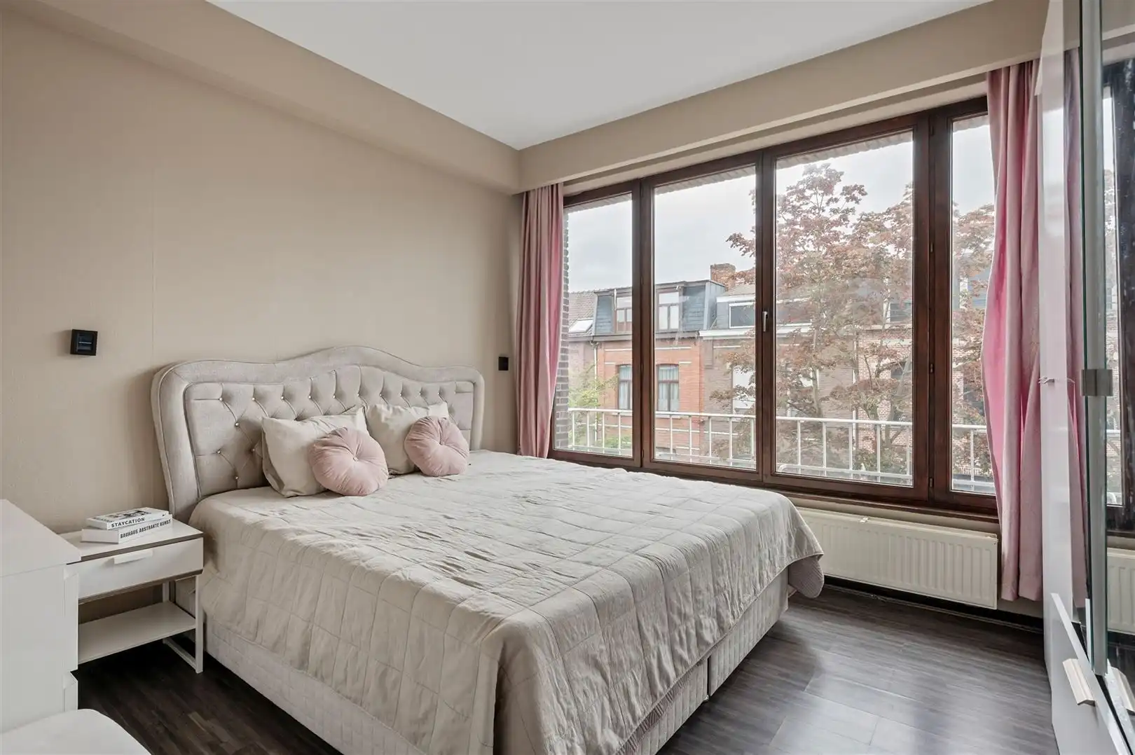 Verzorgd appt 2 slk met  privébergingen in hartje Merksem foto 13