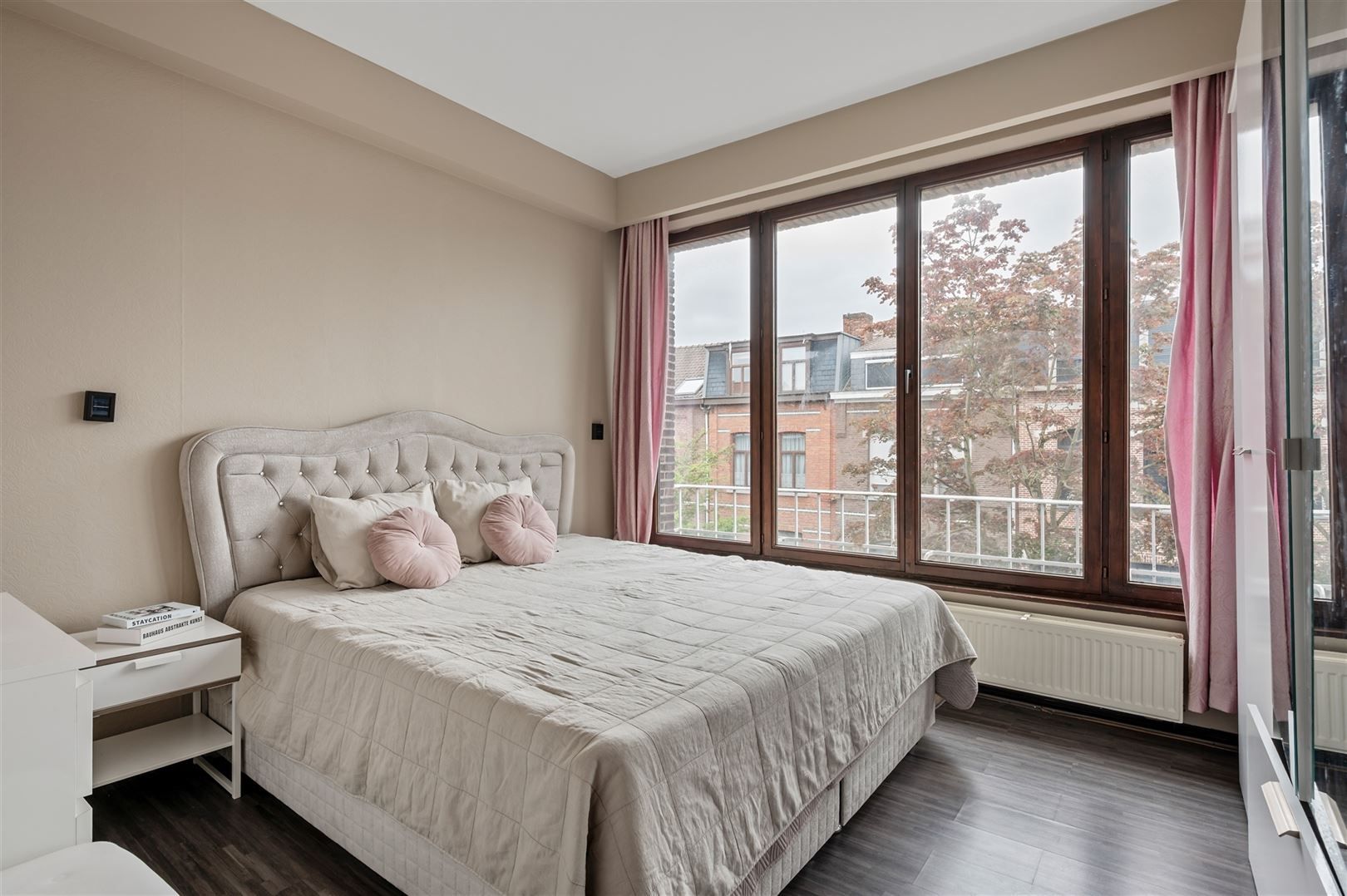 Verzorgd appt 2 slk met  privébergingen in hartje Merksem foto 13