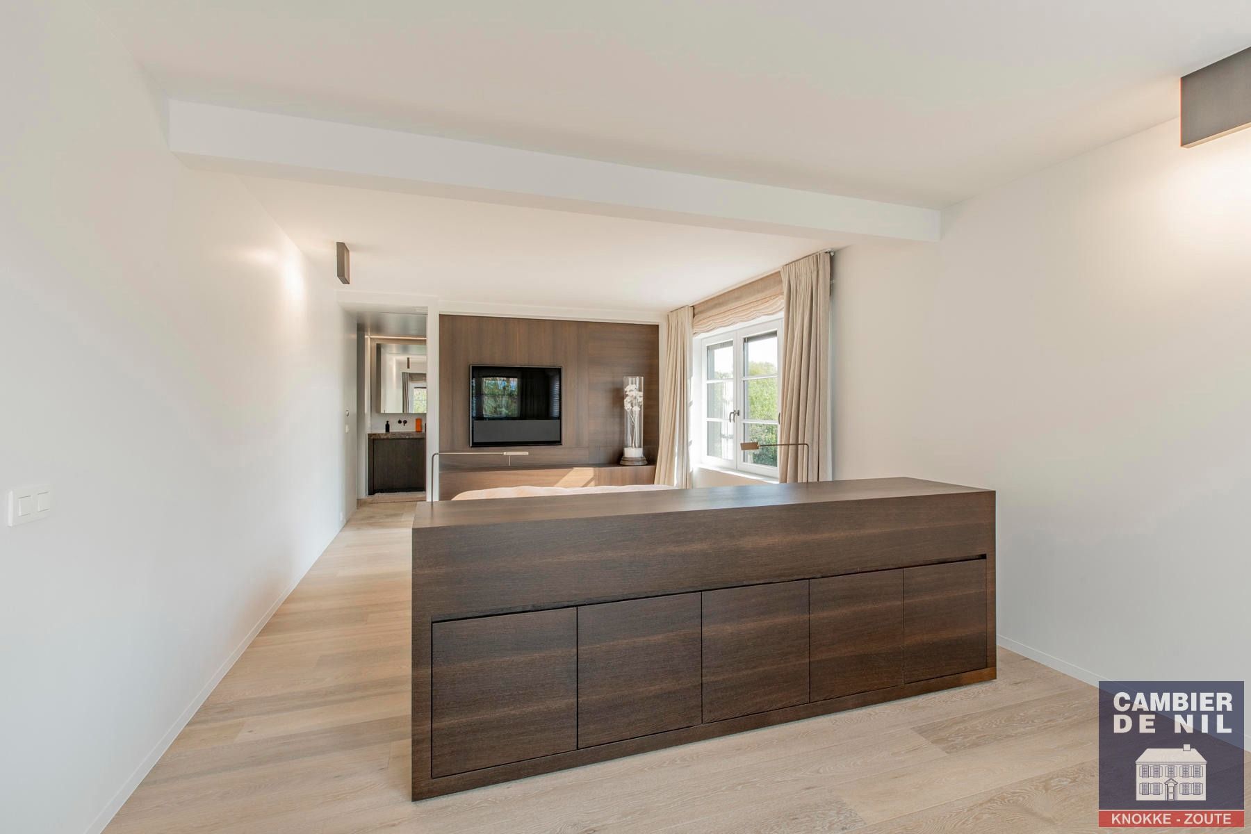 Recente en uitzonderlijk afgewerkte villa foto 18