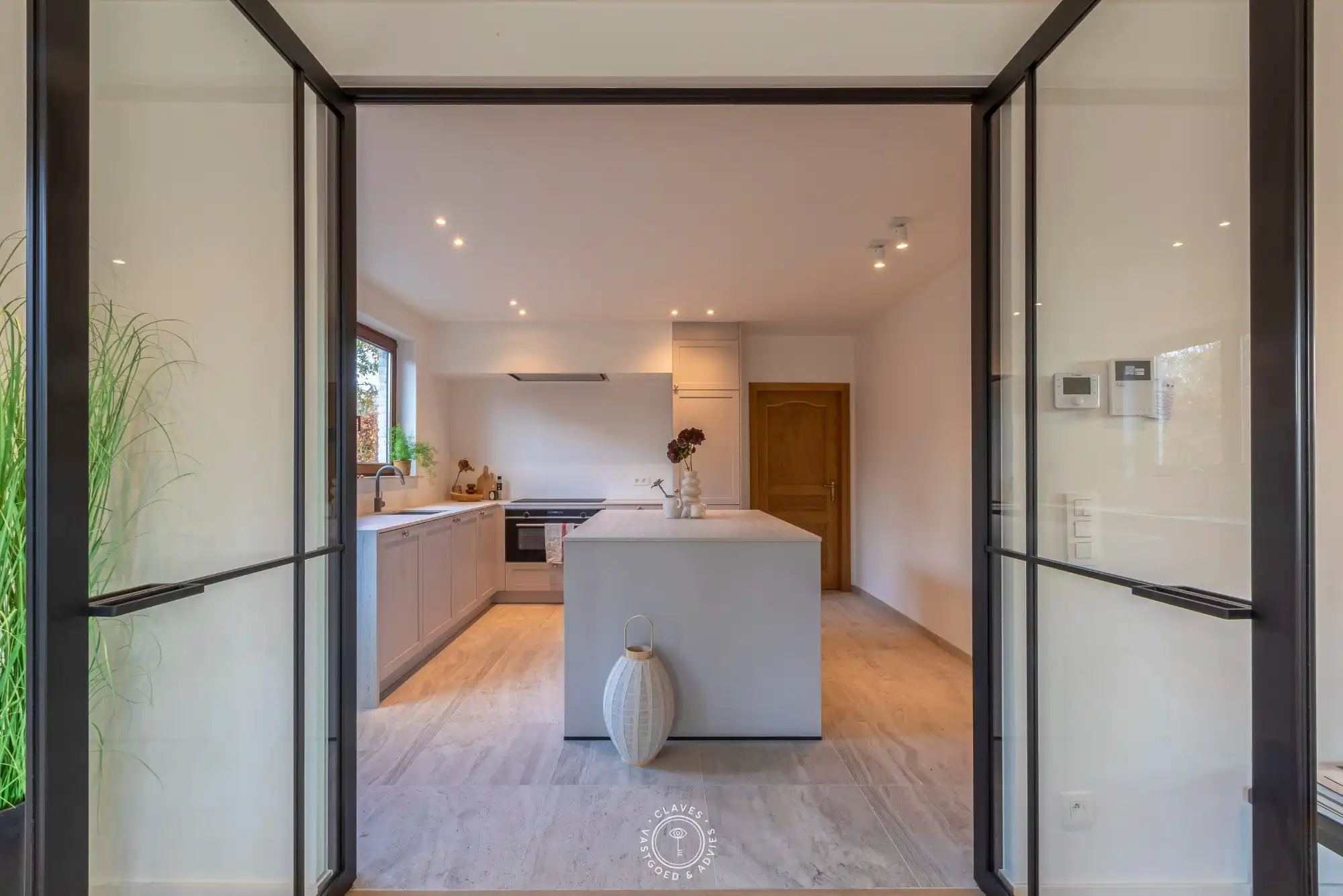 Prachtig gerenoveerde villa met westelijk georiënteerde tuin foto 16